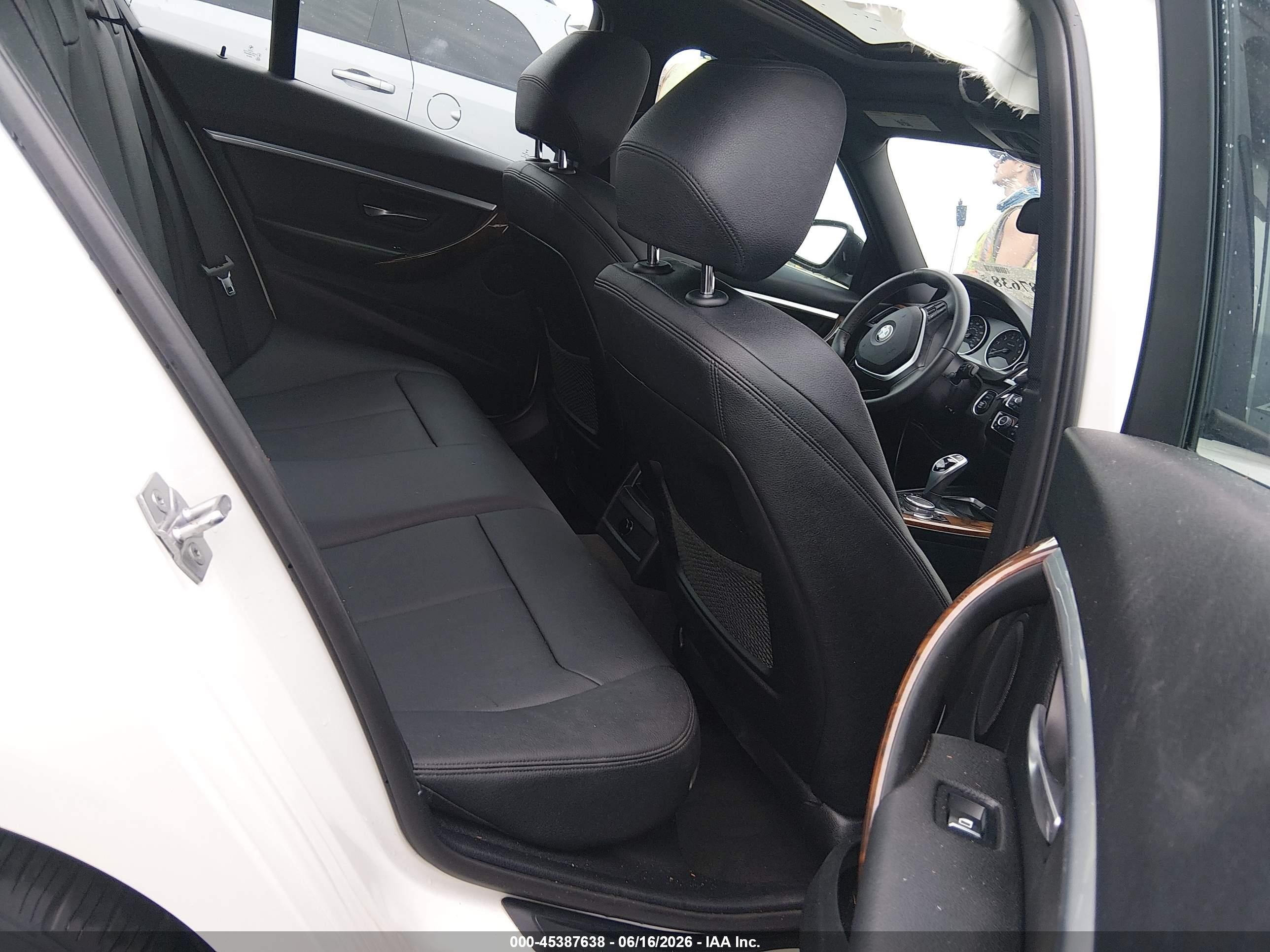 2016 Bmw 3 Series 328i Белый vin: WBA8E9C59GK603945