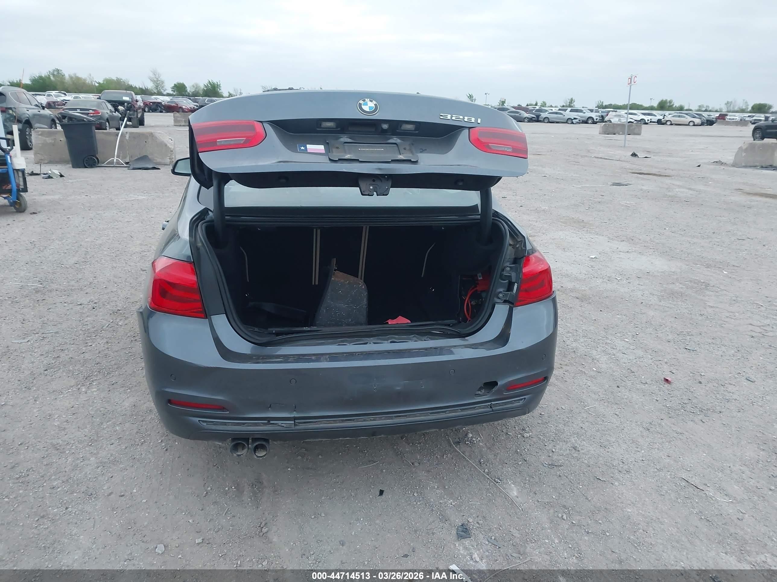 2016 Bmw 328i   Серый vin: WBA8E9G50GNT45226