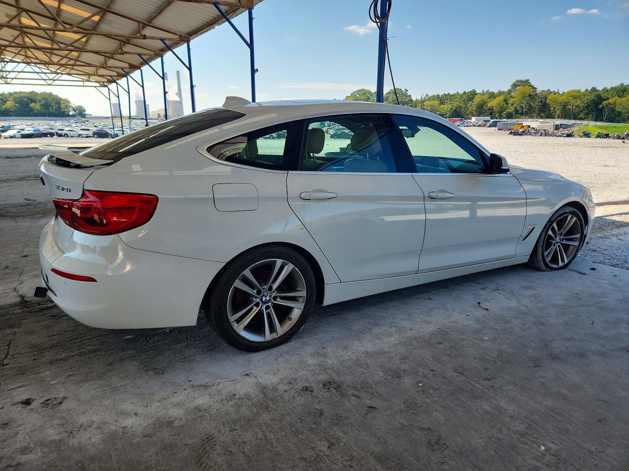 2017 Bmw 330 Xigt White vin: WBA8Z9C52HG453217