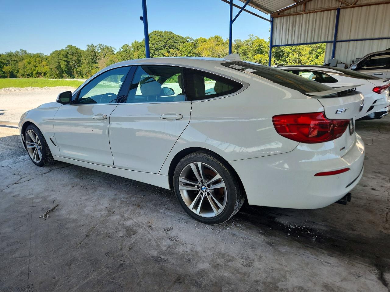 2017 Bmw 330 Xigt White vin: WBA8Z9C52HG453217