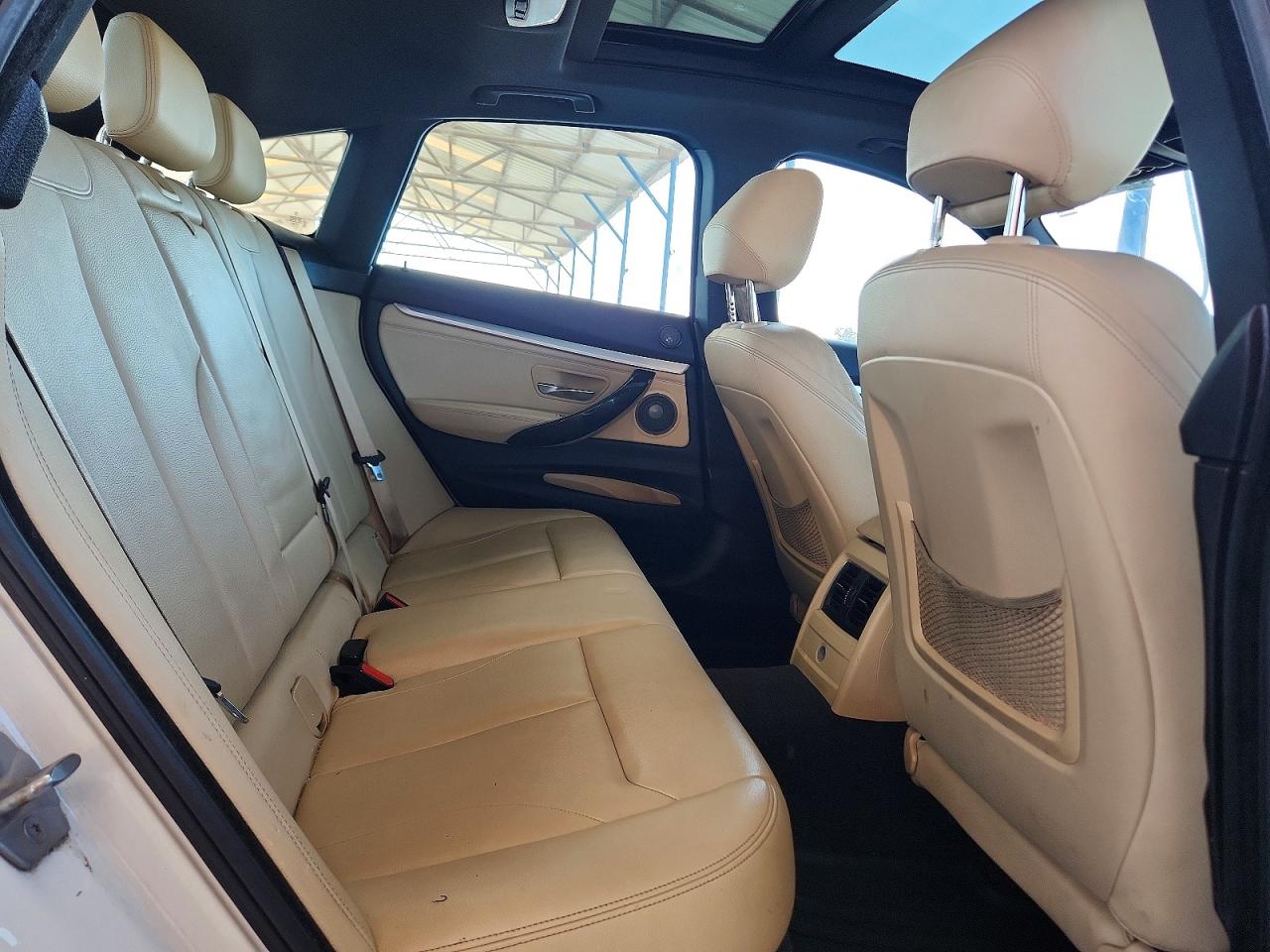 2017 Bmw 330 Xigt White vin: WBA8Z9C52HG453217