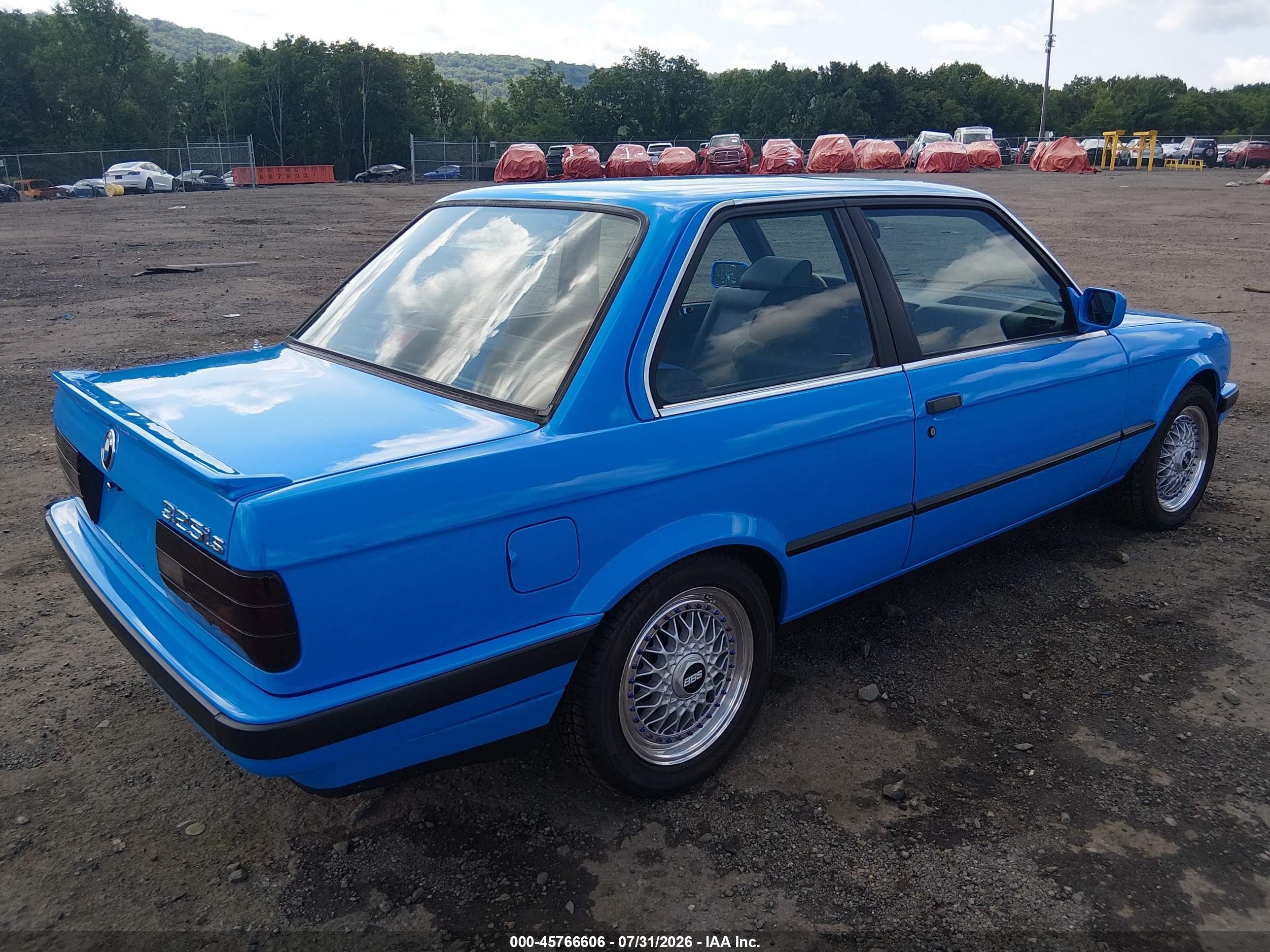 1988 Bmw 325 Is Blue vin: WBAAA1308J4141831