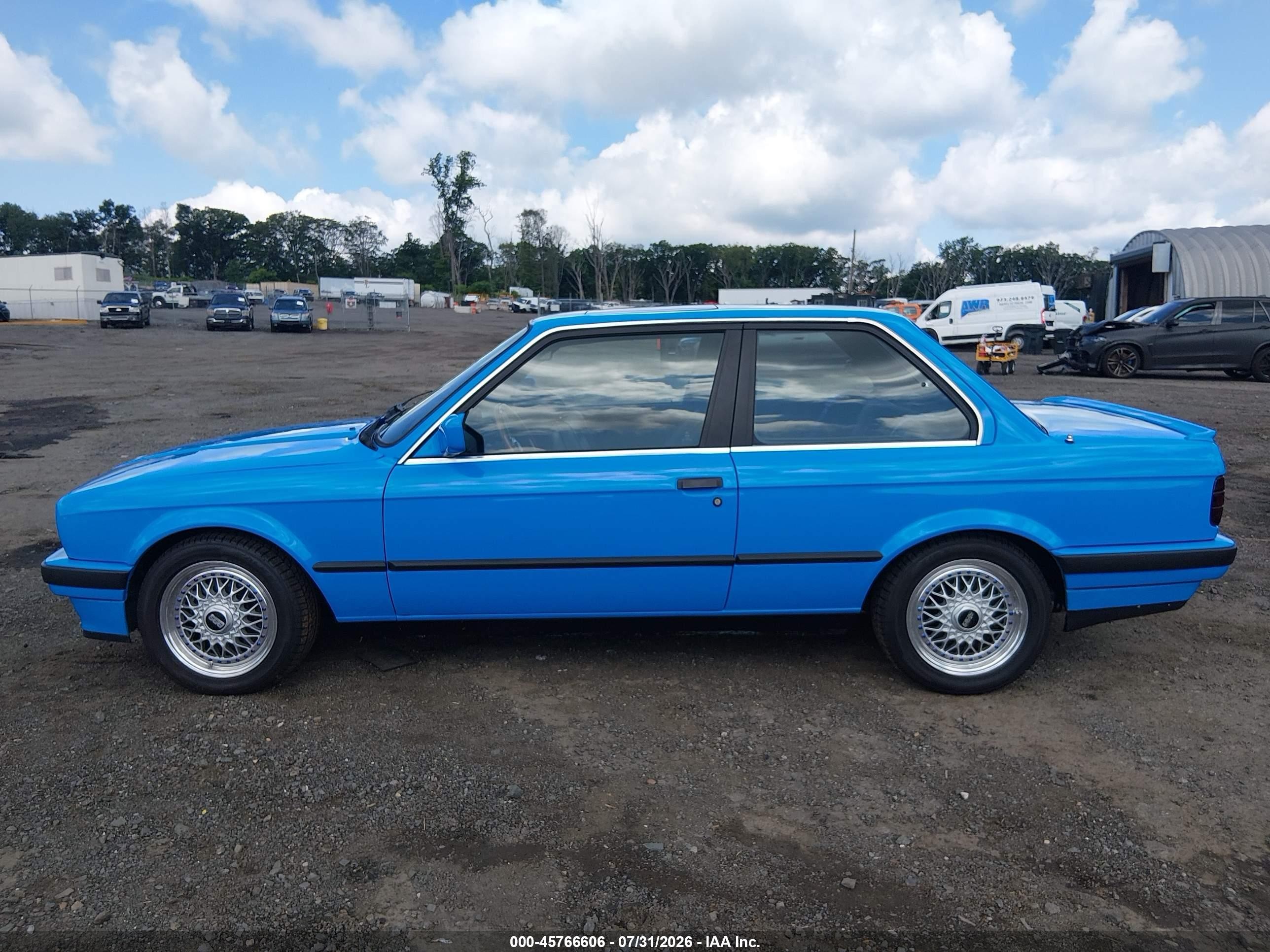1988 Bmw 325 Is Blue vin: WBAAA1308J4141831