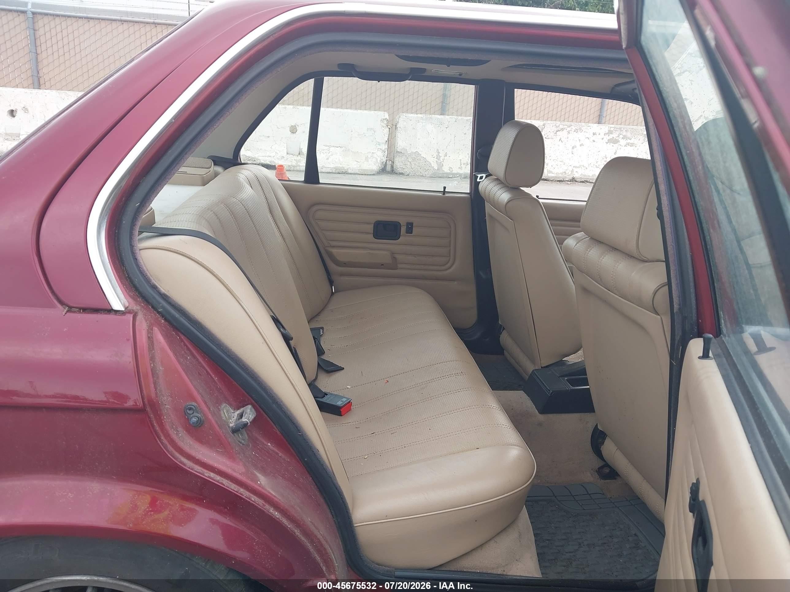 1991 Bmw 325 I Красный vin: WBAAD131XMED14587