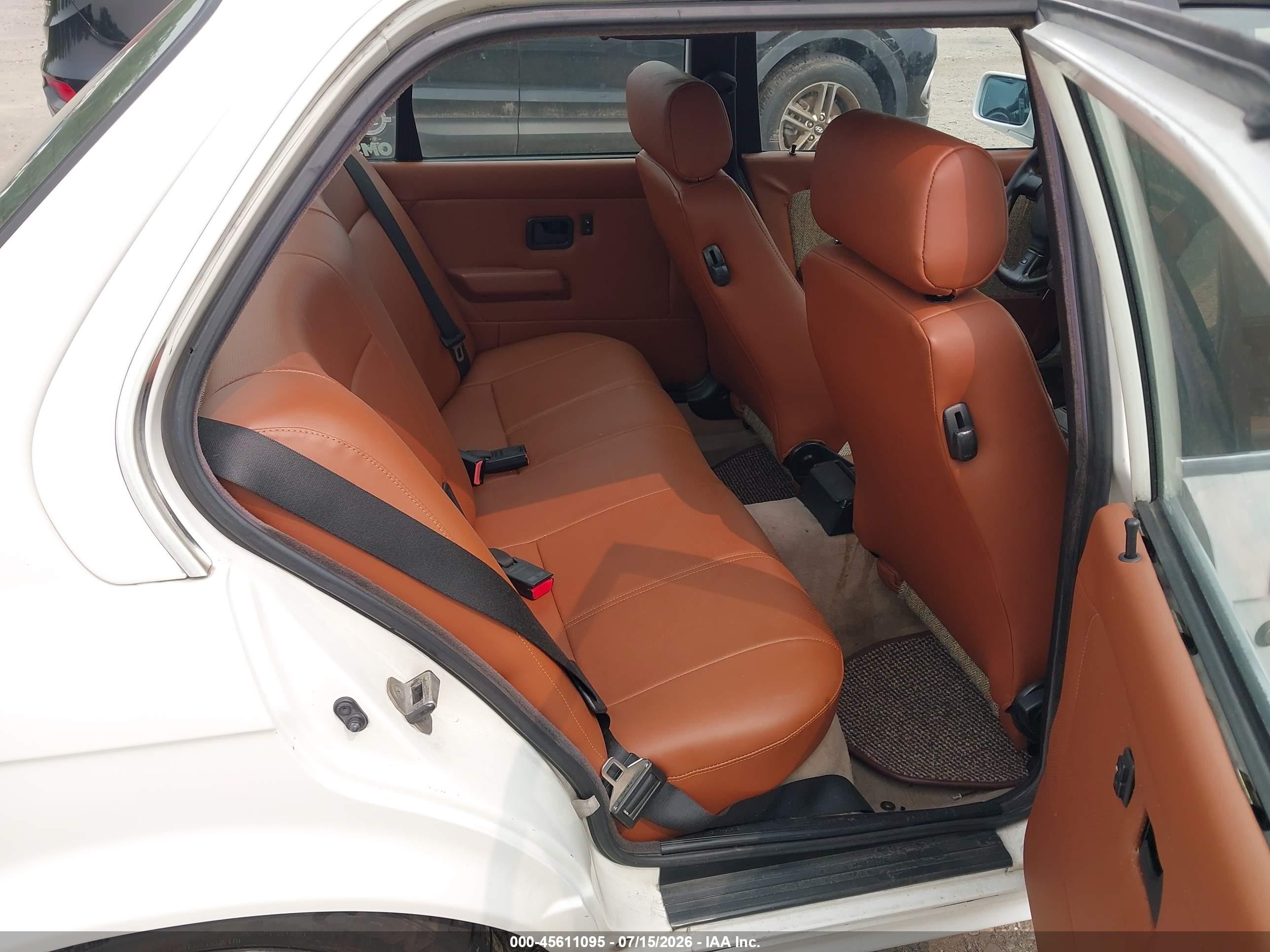 1990 Bmw 325 I Automatic White vin: WBAAD2318LED27004