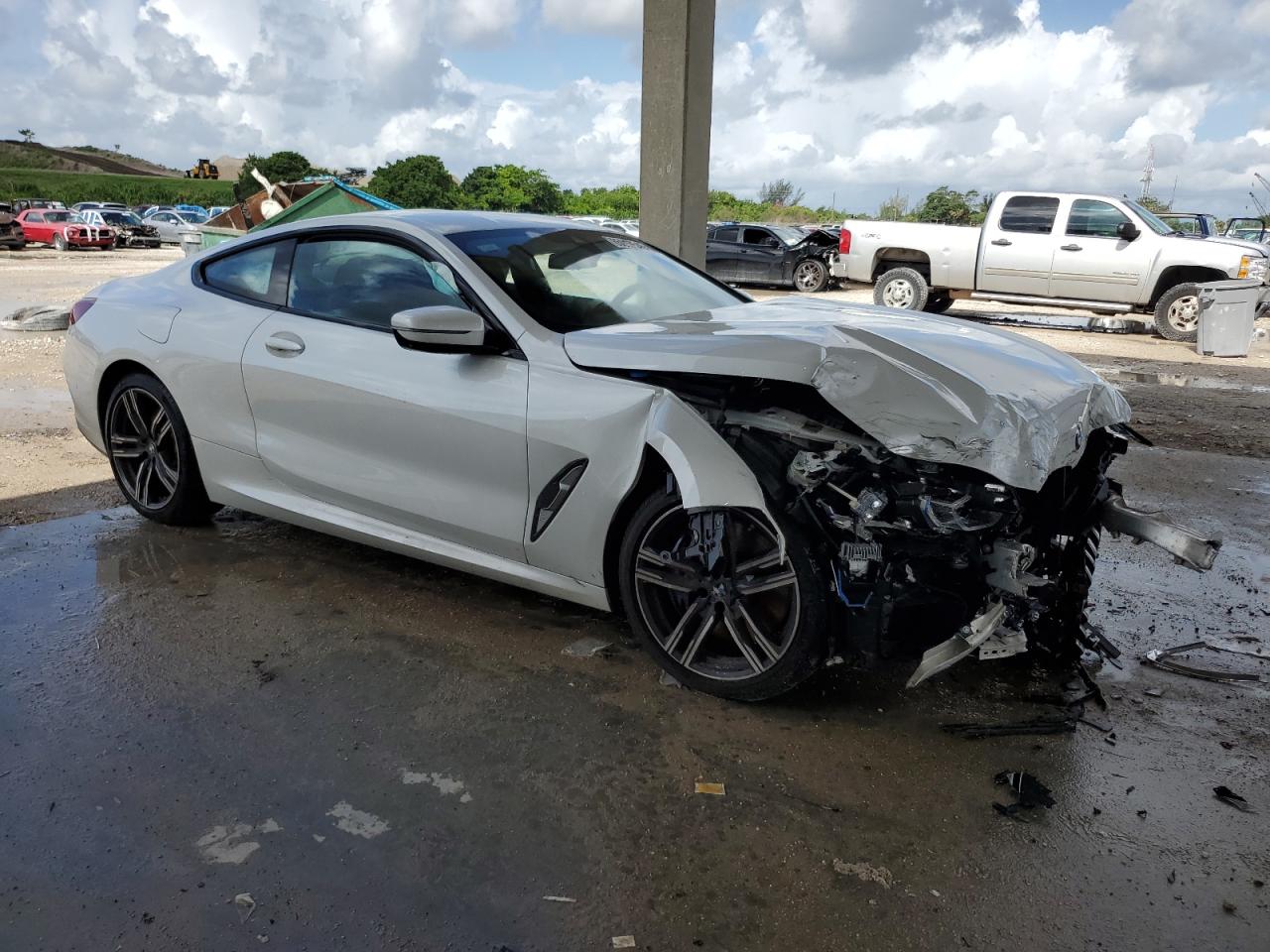 2022 Bmw 840xi    White vin: WBAAE4C08NCH97015