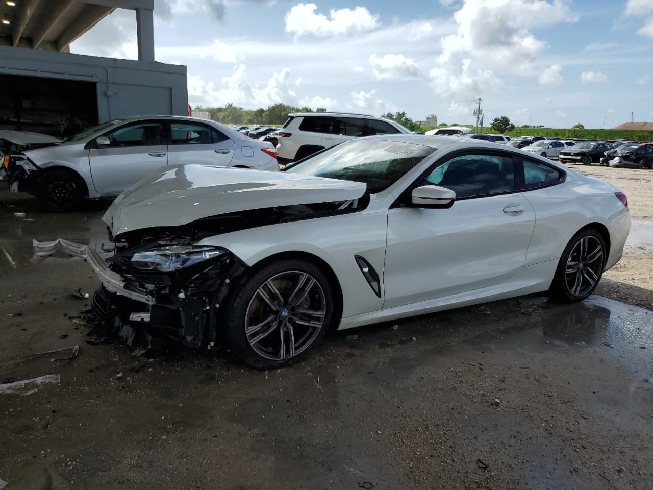2022 Bmw 840xi    White vin: WBAAE4C08NCH97015