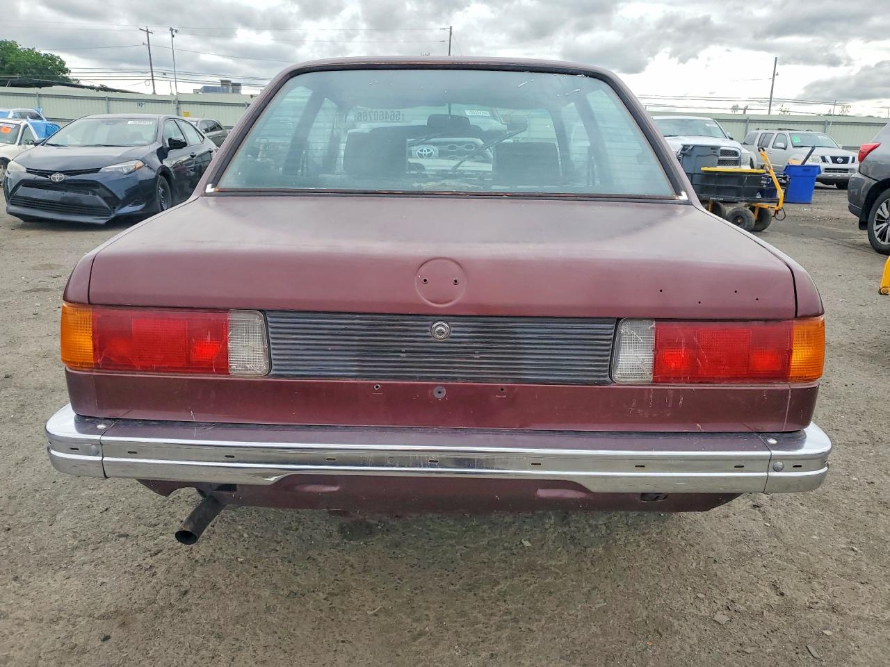 1983 Bmw 320 I Бордовый vin: WBAAG3307D9008043