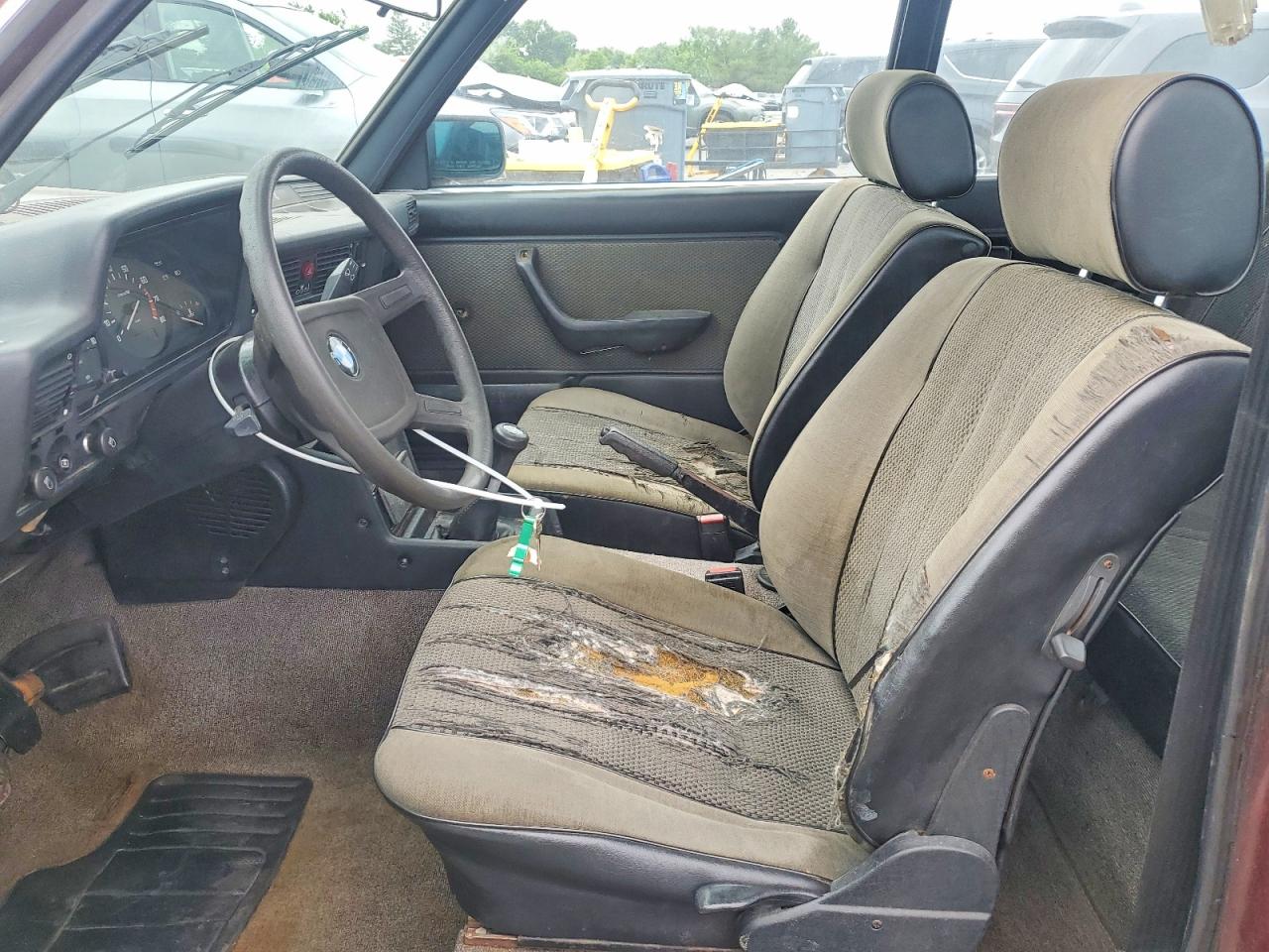 1983 Bmw 320 I Бордовый vin: WBAAG3307D9008043