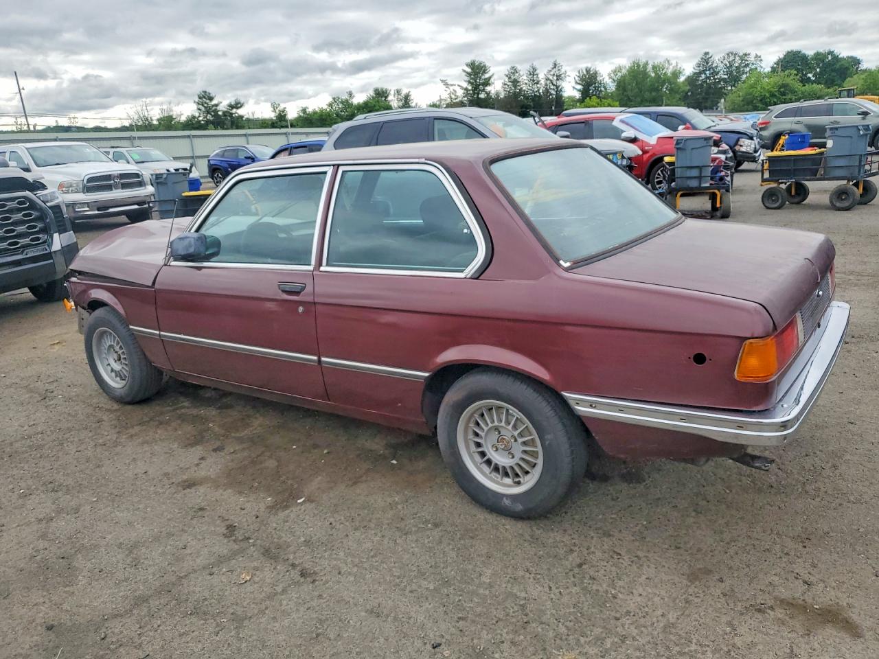 1983 Bmw 320 I Бордовый vin: WBAAG3307D9008043
