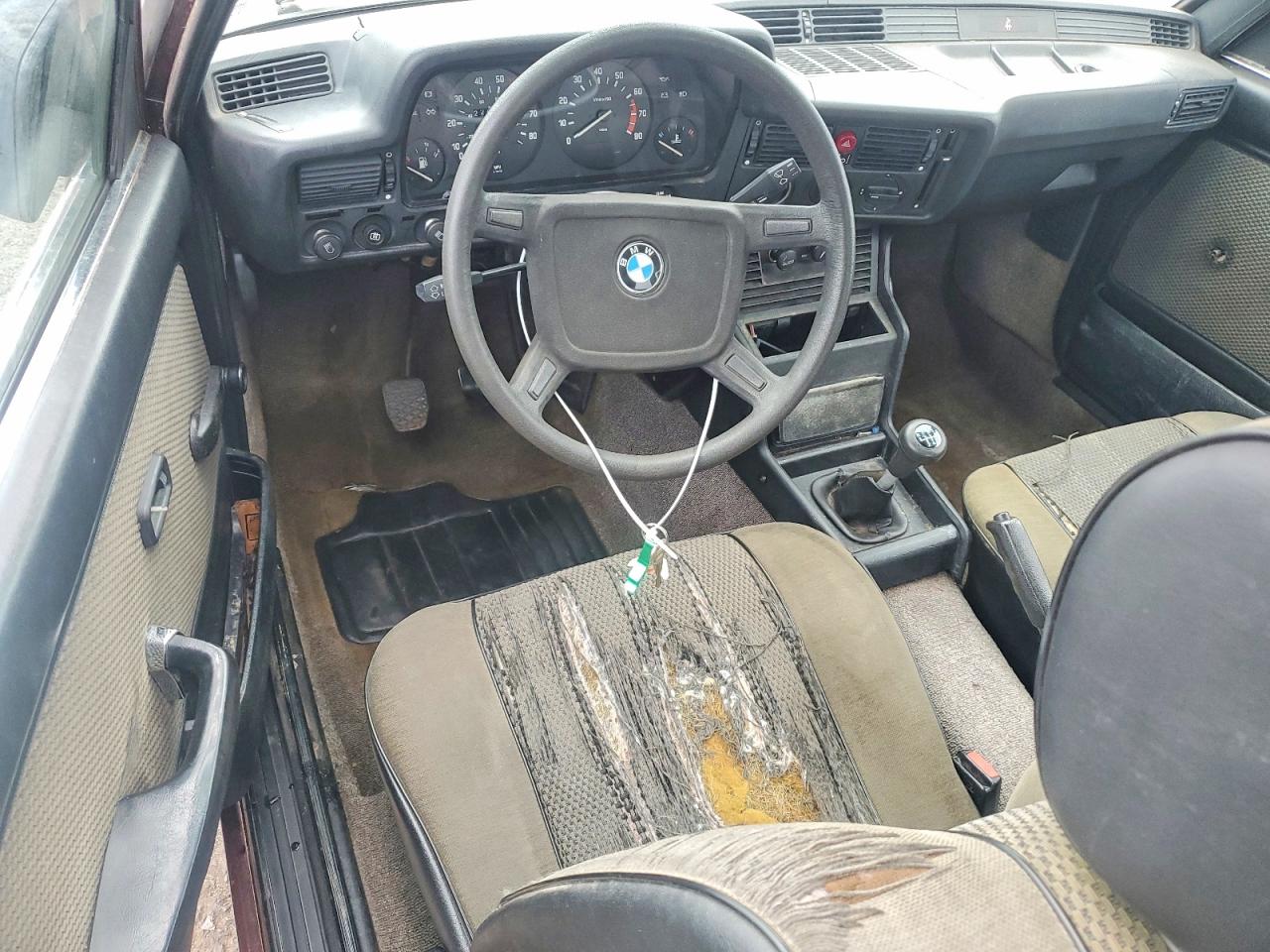 1983 Bmw 320 I Бордовый vin: WBAAG3307D9008043