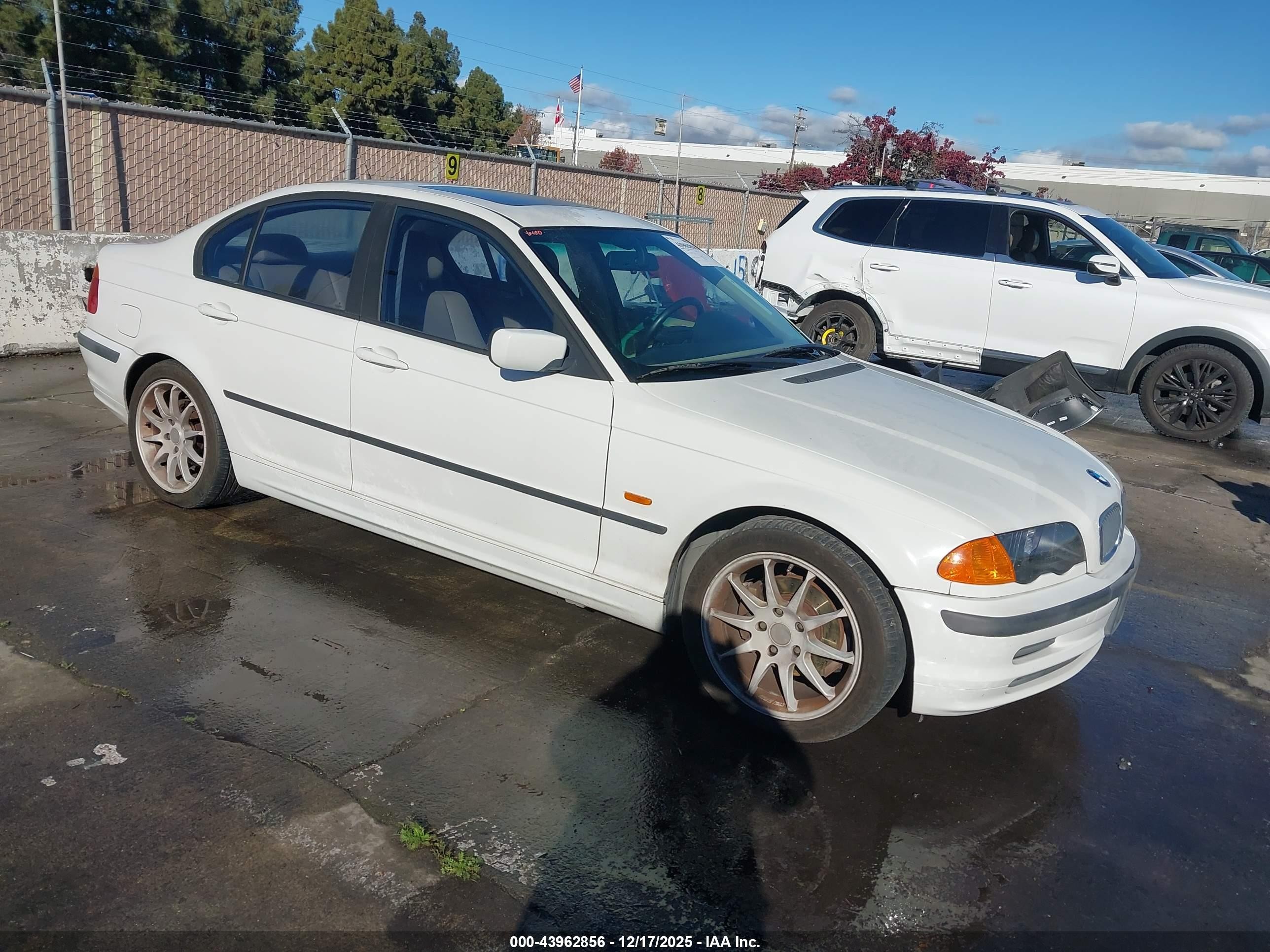 1999 Bmw 323i   White vin: WBAAM3333XCD56032