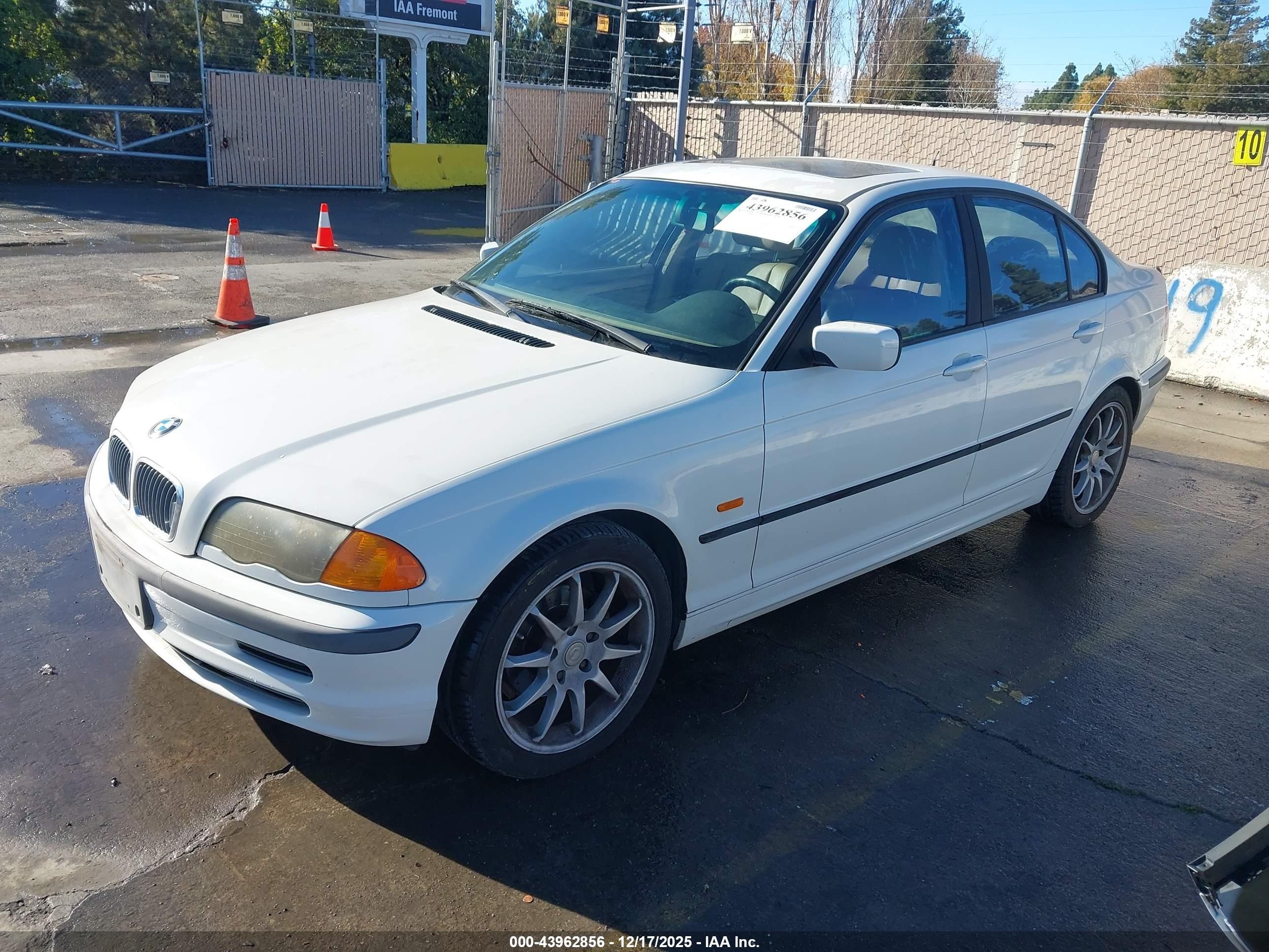 1999 Bmw 323i   White vin: WBAAM3333XCD56032
