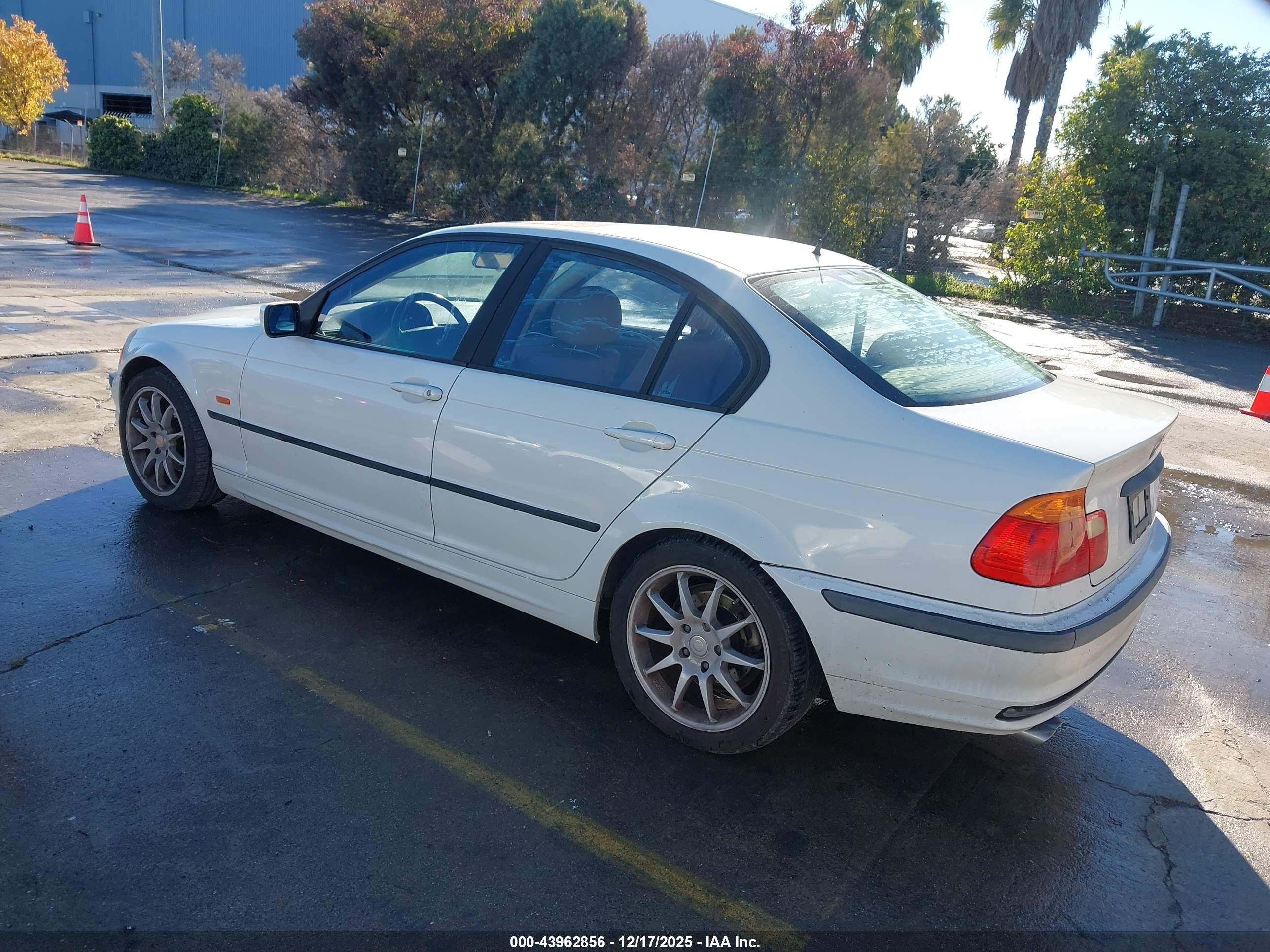 1999 Bmw 323i   White vin: WBAAM3333XCD56032