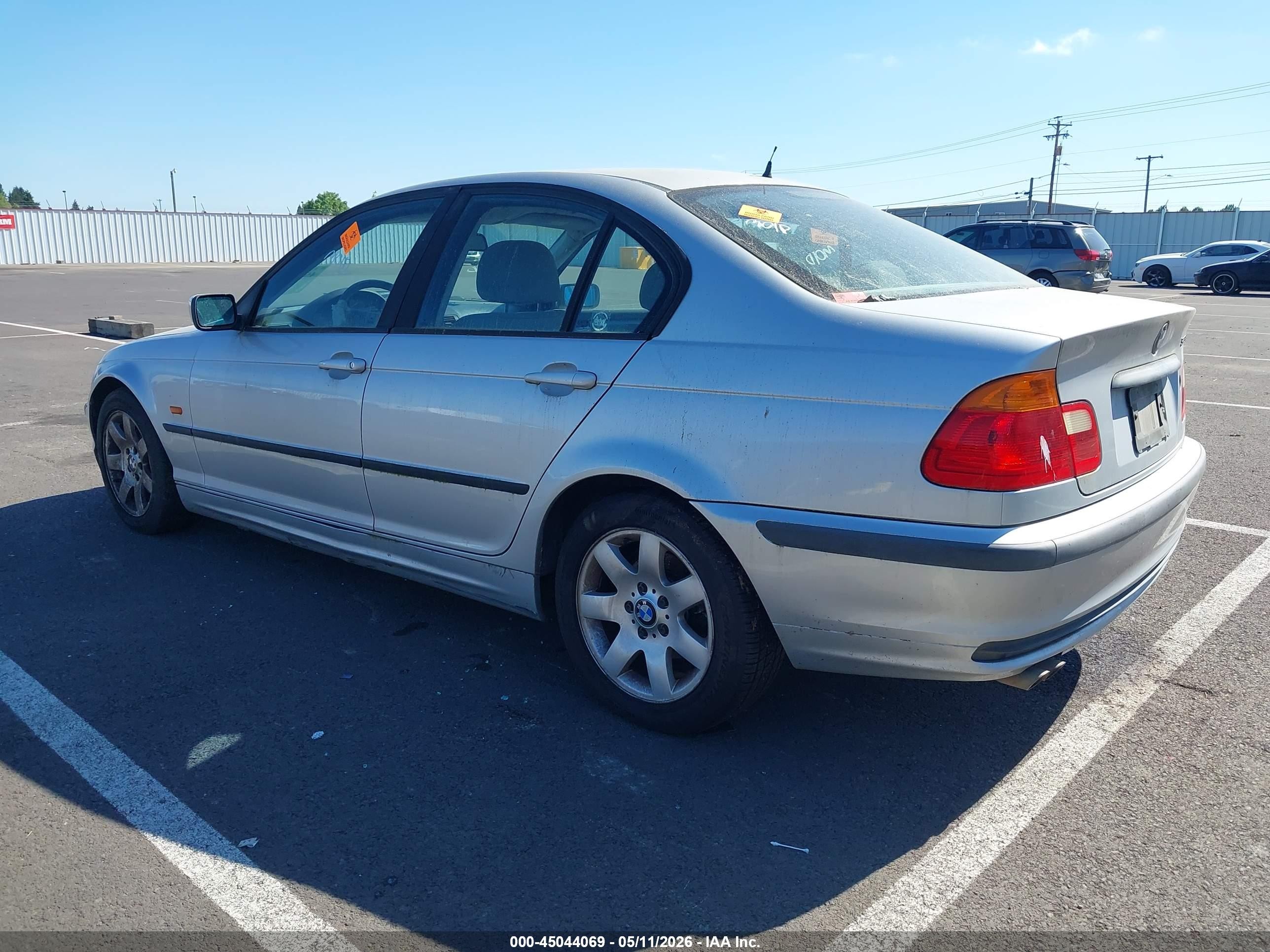 1999 Bmw 323i   Silver vin: WBAAM3336XCA81630