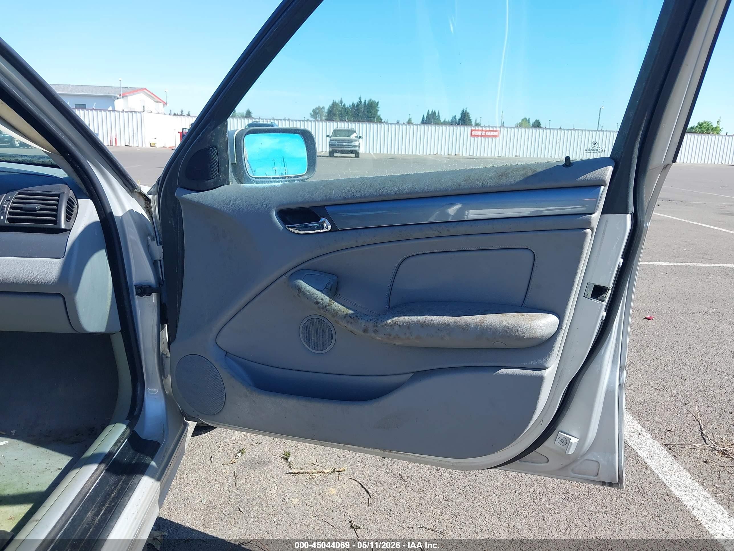 1999 Bmw 323i   Silver vin: WBAAM3336XCA81630