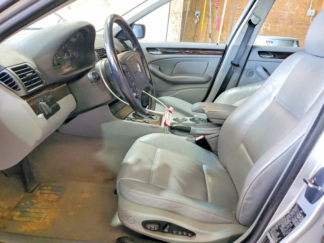 2000 Bmw 323 I Silver vin: WBAAM3341YFP75258