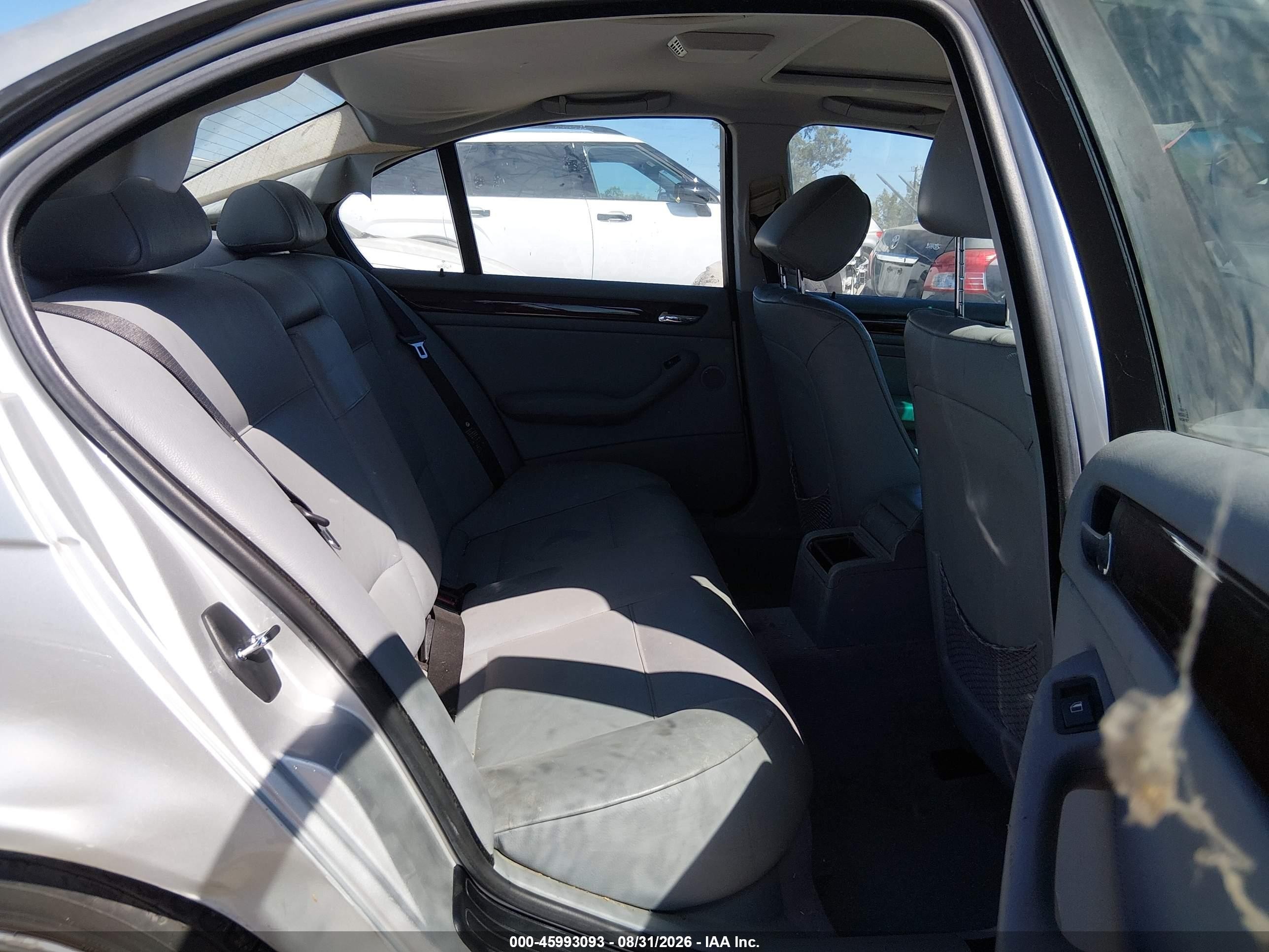2000 Bmw 323i   Silver vin: WBAAM334XYCB23050