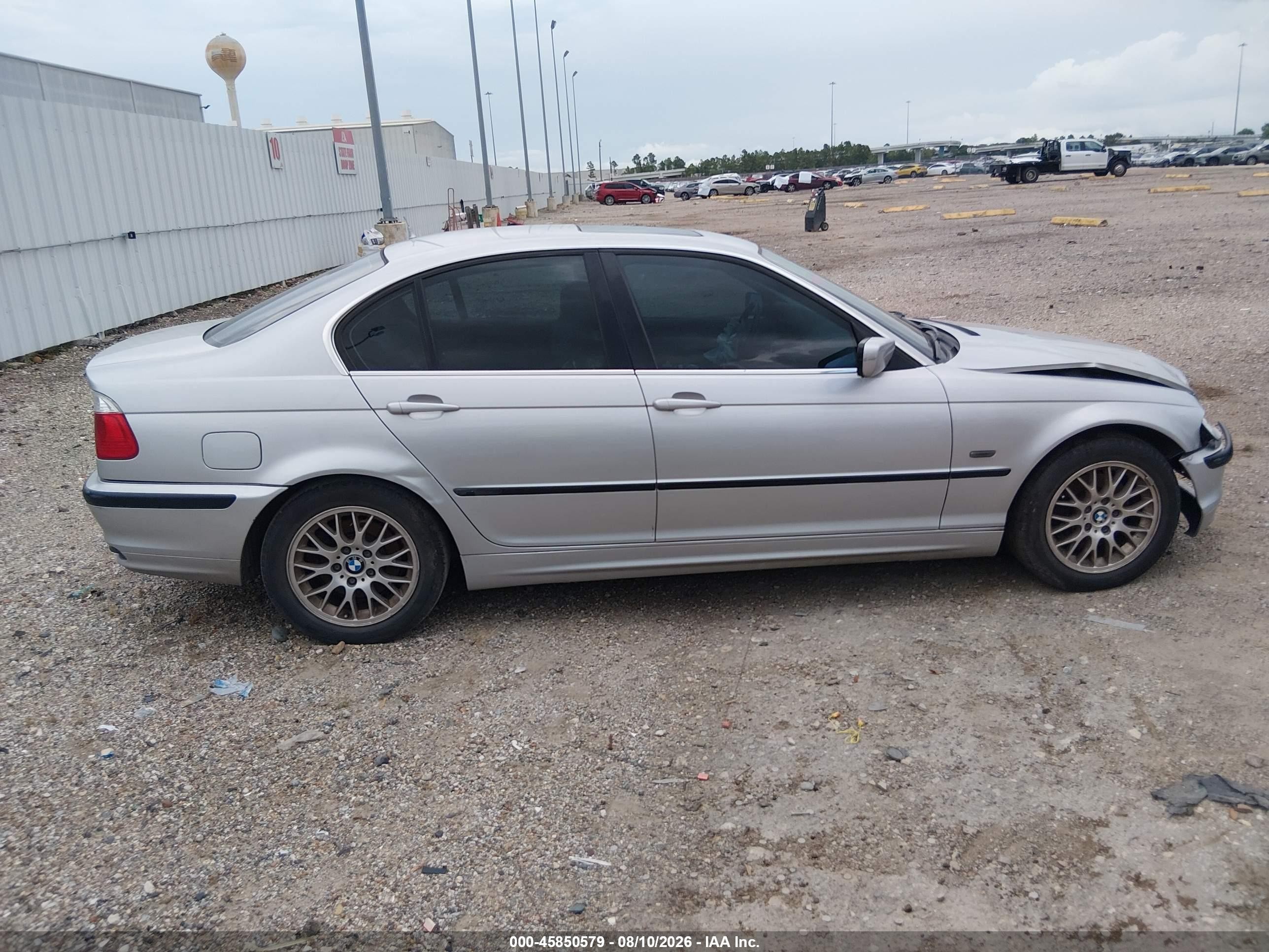 2000 Bmw 328i   Silver vin: WBAAM5341YJR59561