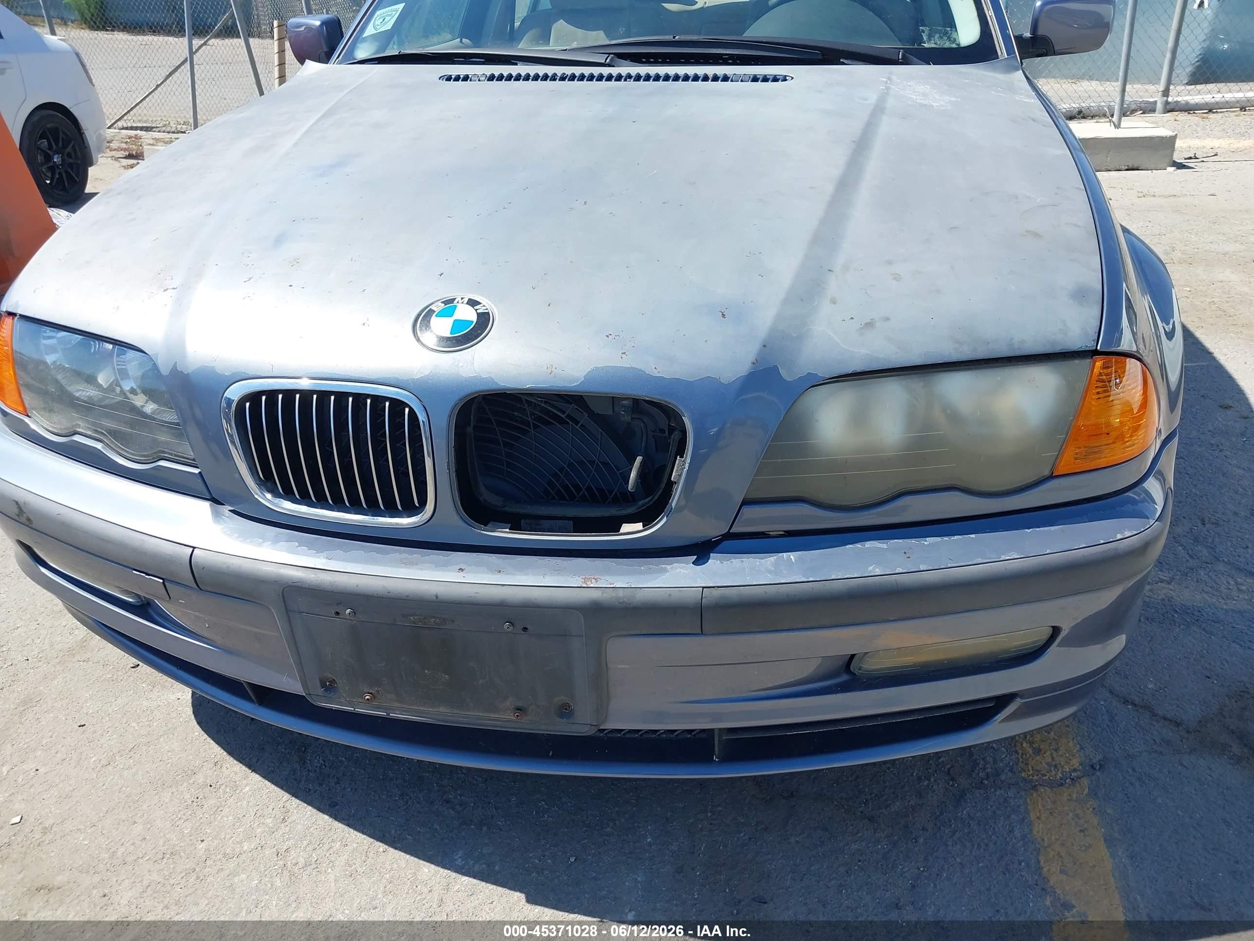 2000 Bmw 328i   Blue vin: WBAAM5343YJR61179
