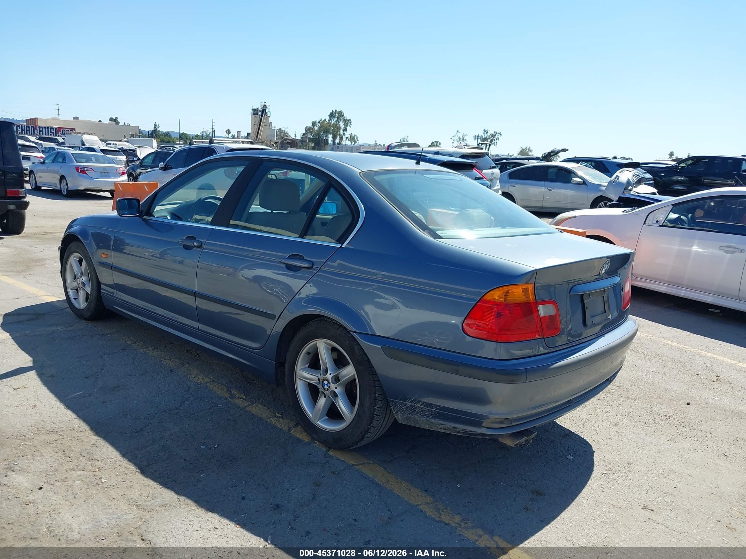 2000 Bmw 328i   Blue vin: WBAAM5343YJR61179