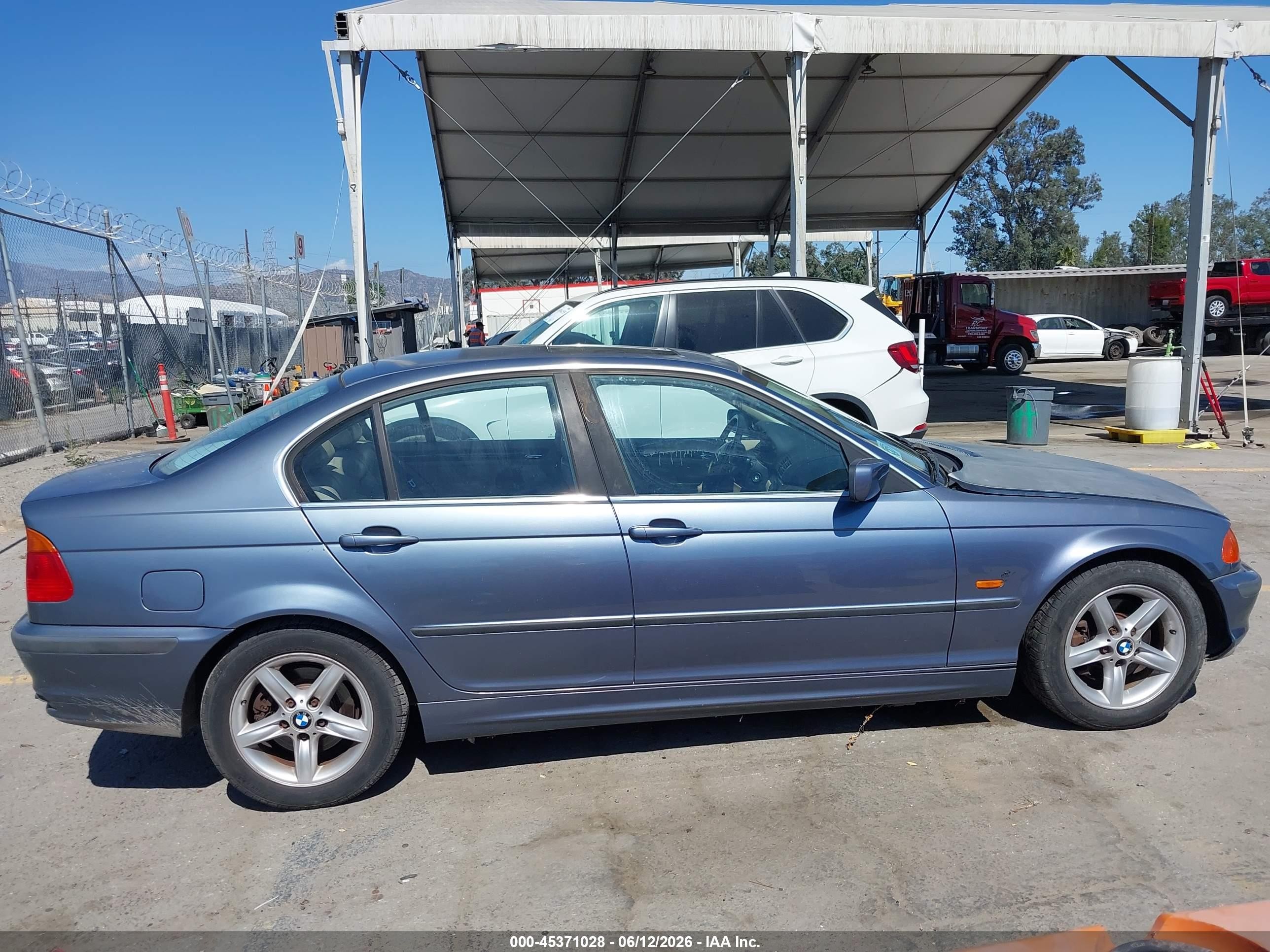 2000 Bmw 328i   Blue vin: WBAAM5343YJR61179
