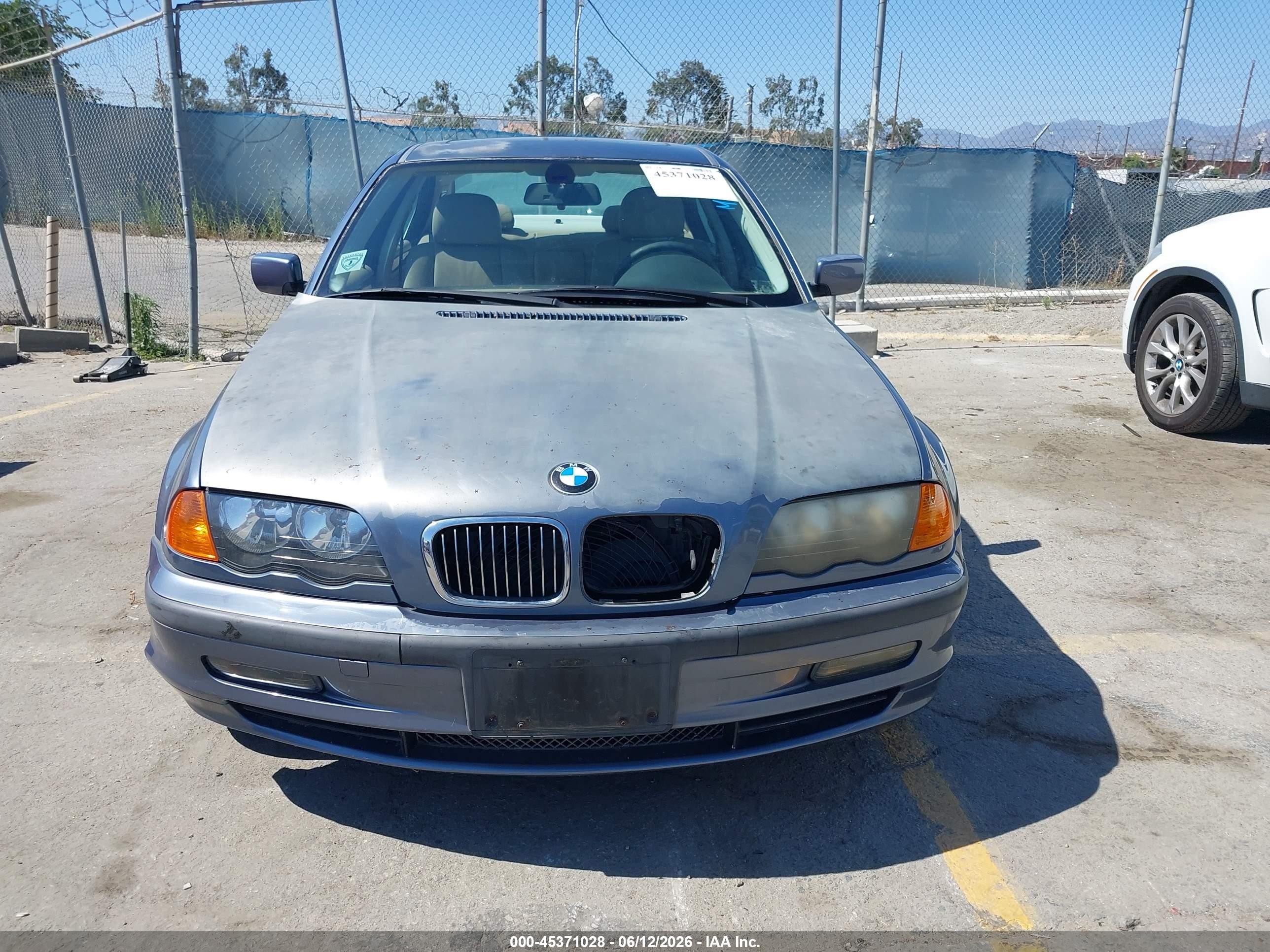 2000 Bmw 328i   Blue vin: WBAAM5343YJR61179