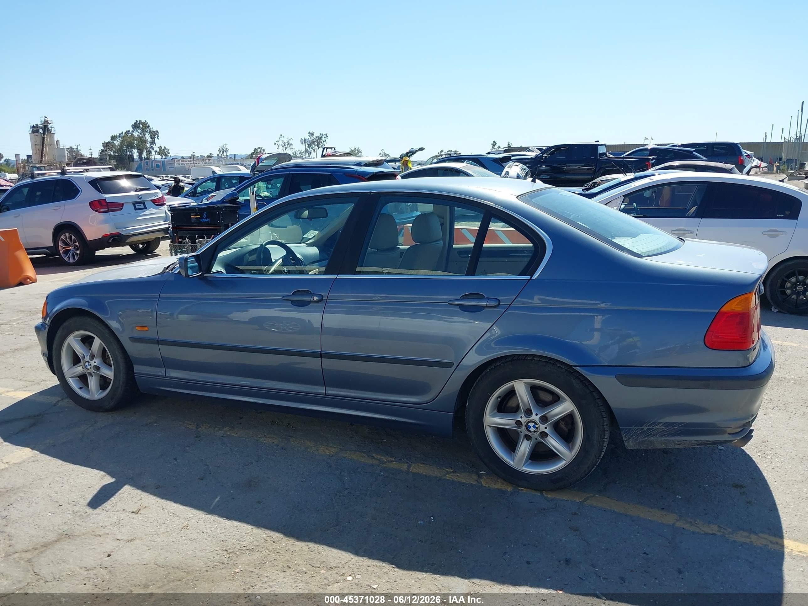 2000 Bmw 328i   Blue vin: WBAAM5343YJR61179