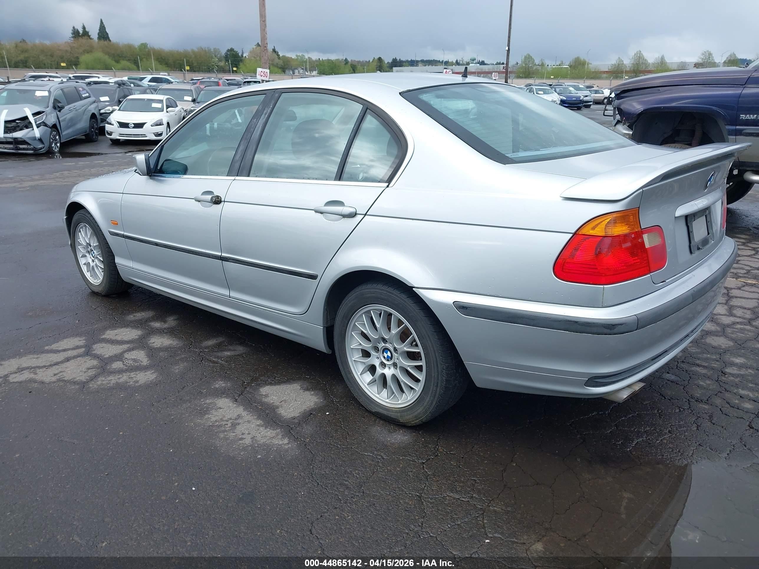 2000 Bmw 328i   Silver vin: WBAAM534XYJR58053