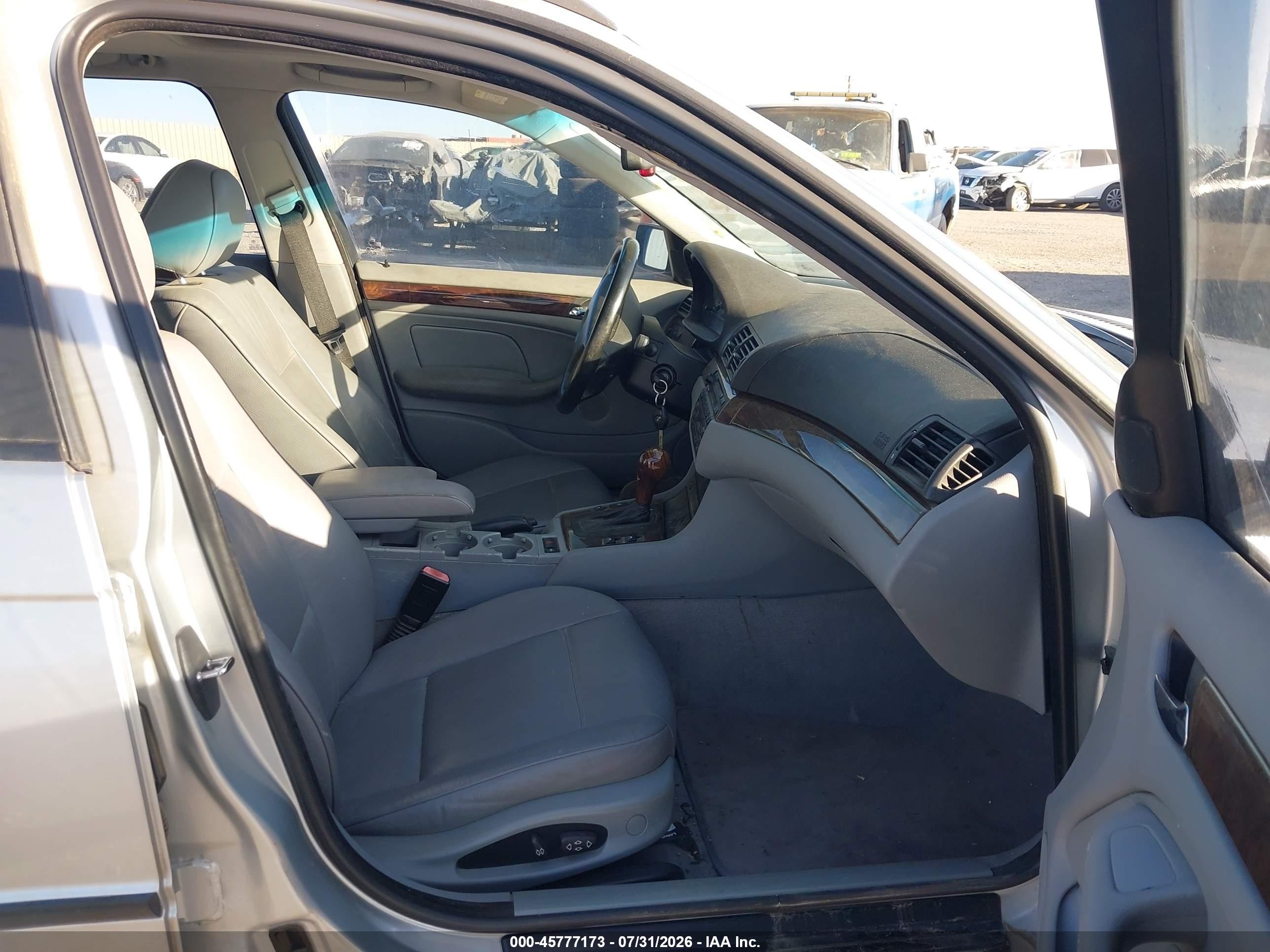 2000 Bmw 323it   Silver vin: WBAAR3343YJM01801