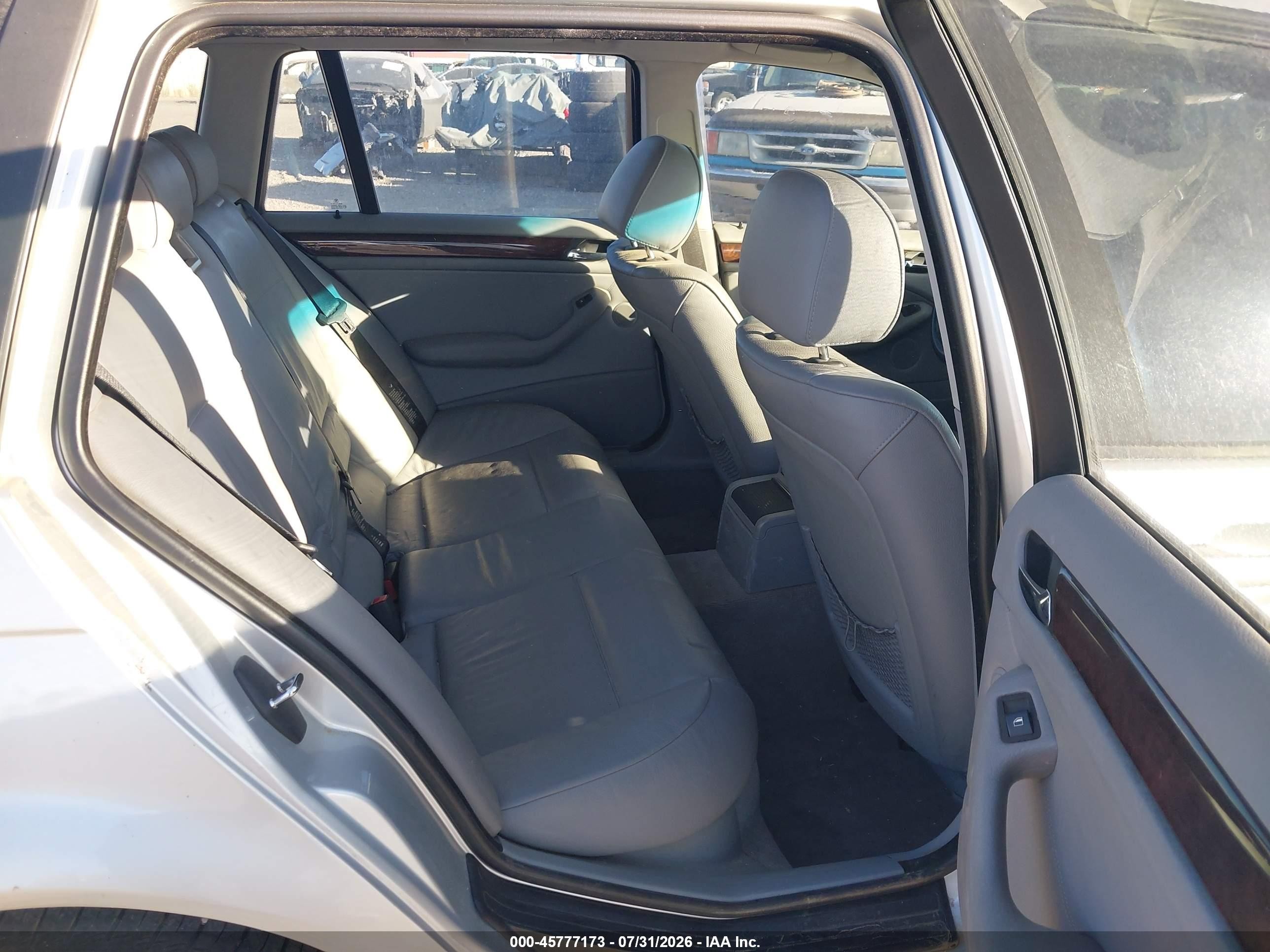 2000 Bmw 323it   Silver vin: WBAAR3343YJM01801