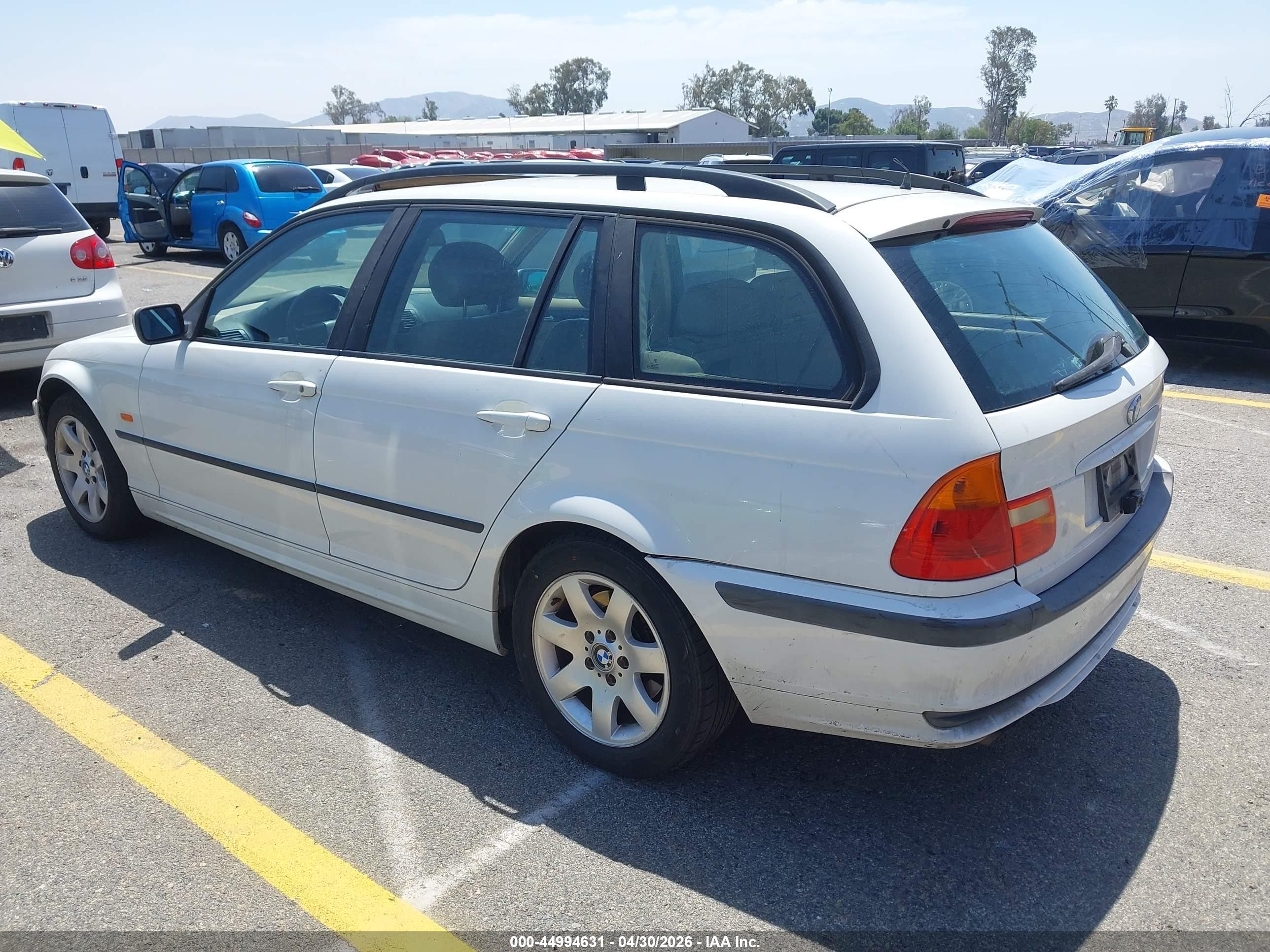 2000 Bmw 323it   White vin: WBAAR3345YJM01539