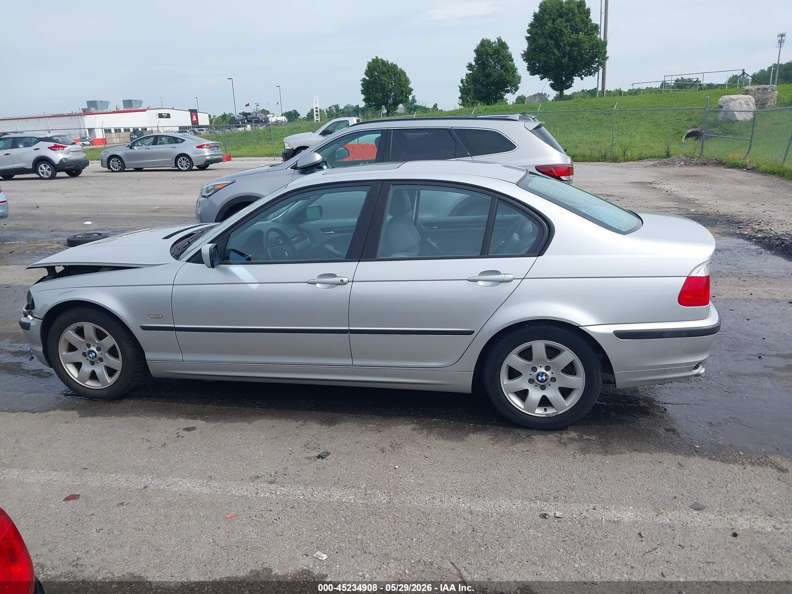 2001 Bmw 325i   Silver vin: WBAAV33401FU93552