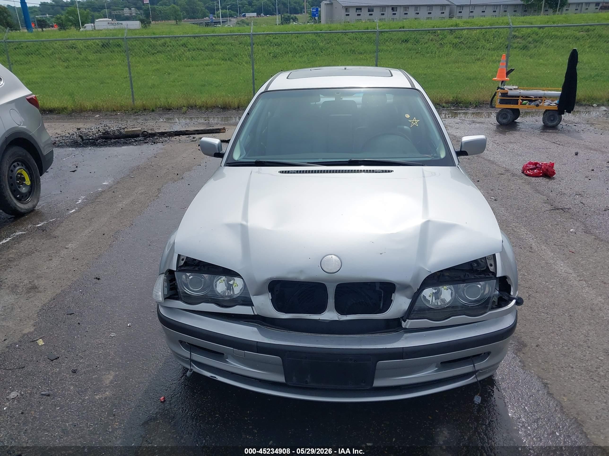 2001 Bmw 325i   Silver vin: WBAAV33401FU93552