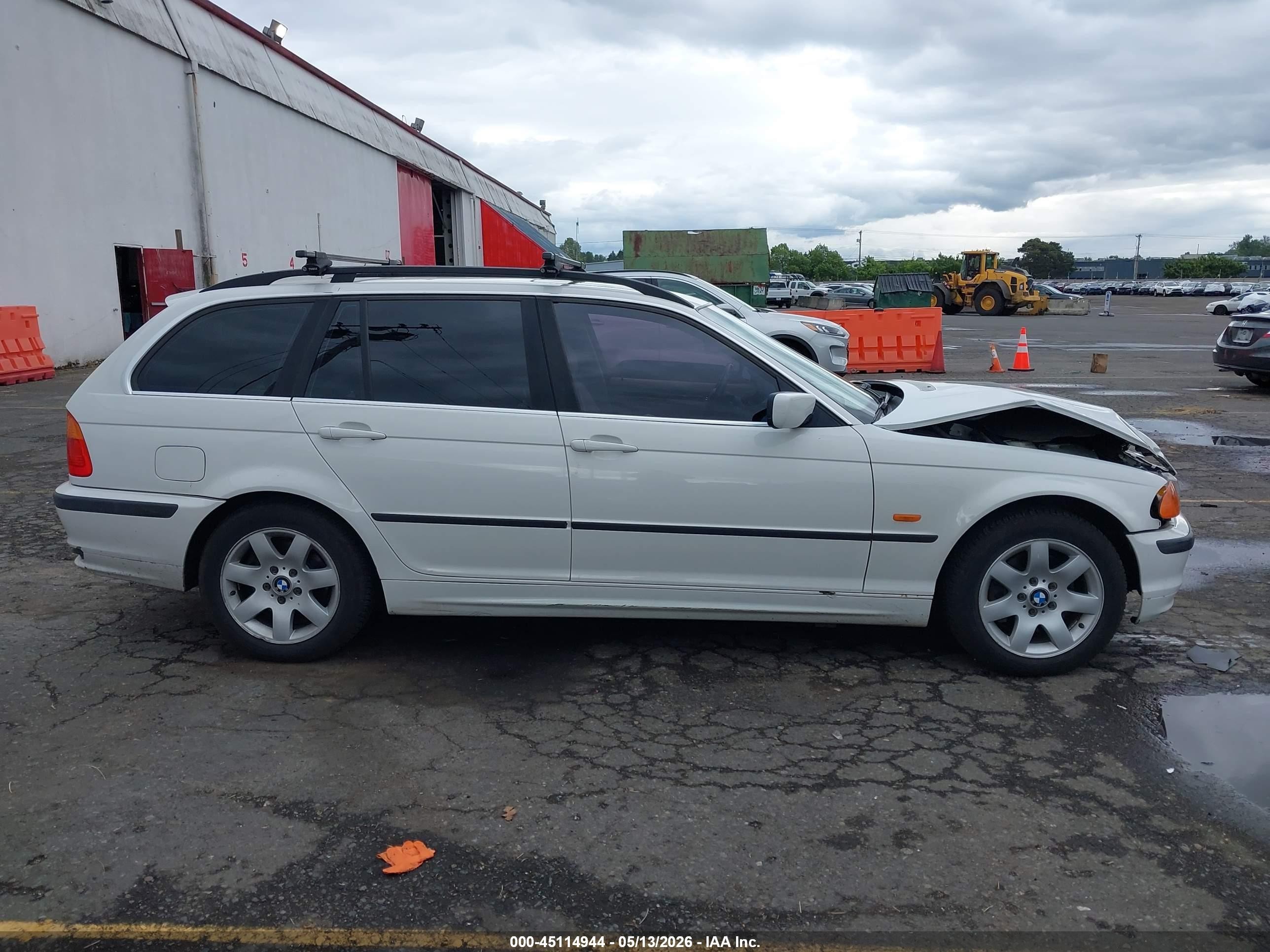 2001 Bmw 325i   White vin: WBAAW33461EN80052