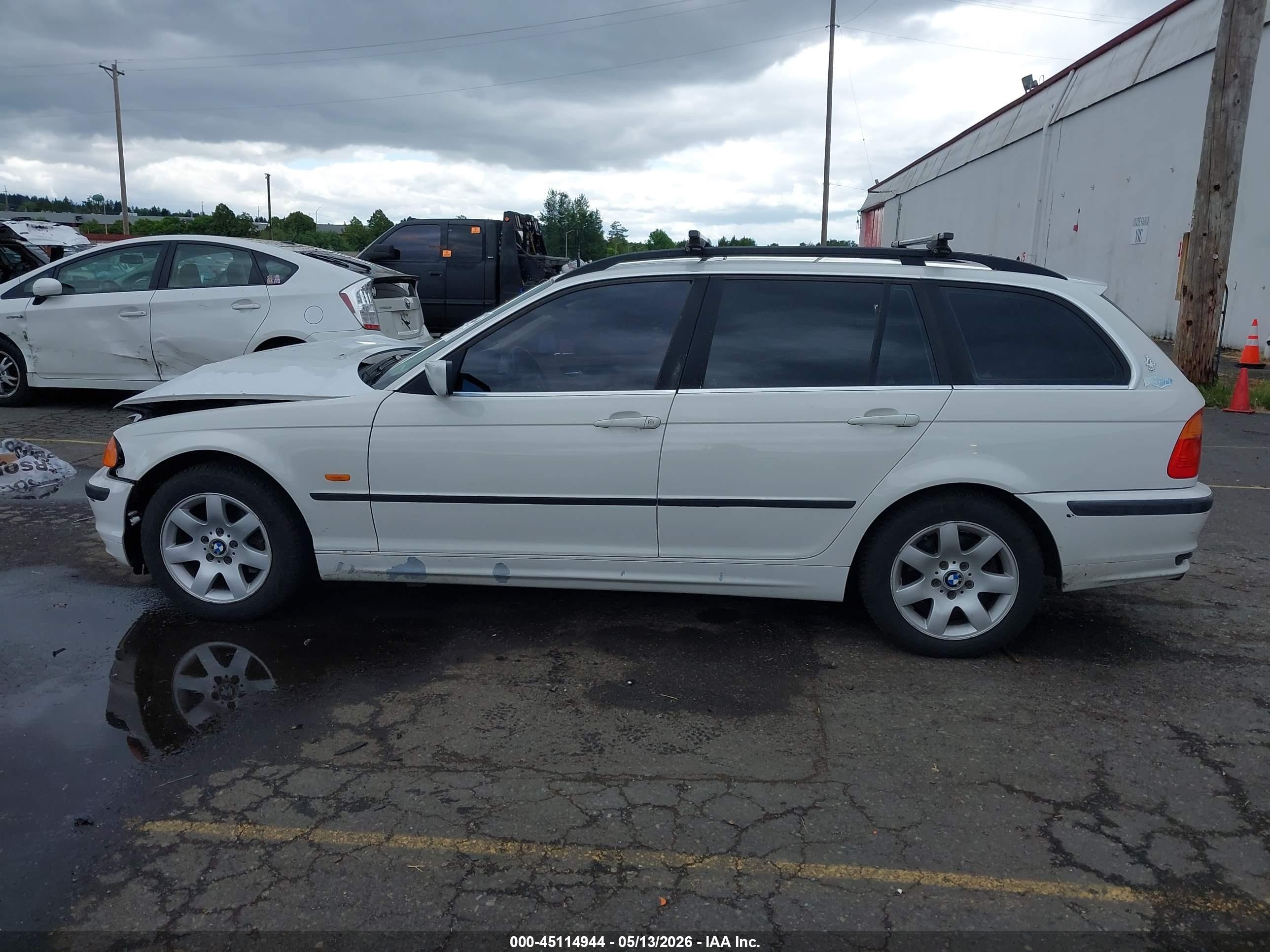 2001 Bmw 325i   White vin: WBAAW33461EN80052