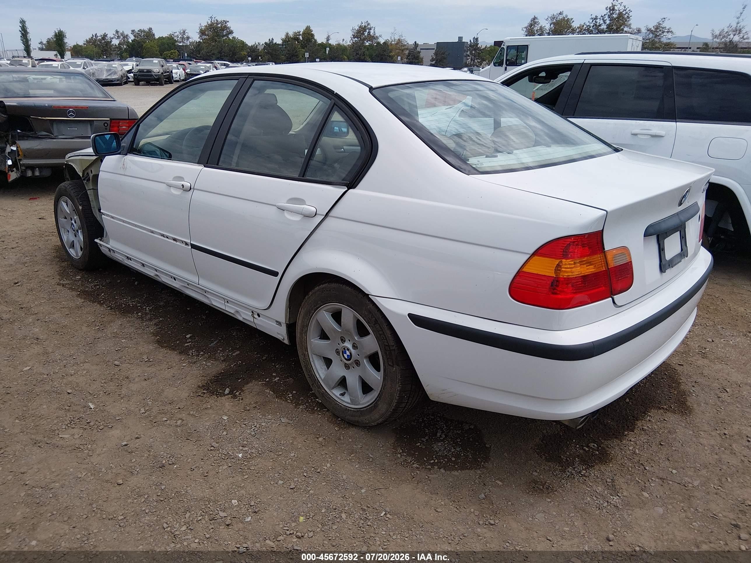 2004 Bmw 325i   White vin: WBAAZ33414KP89020