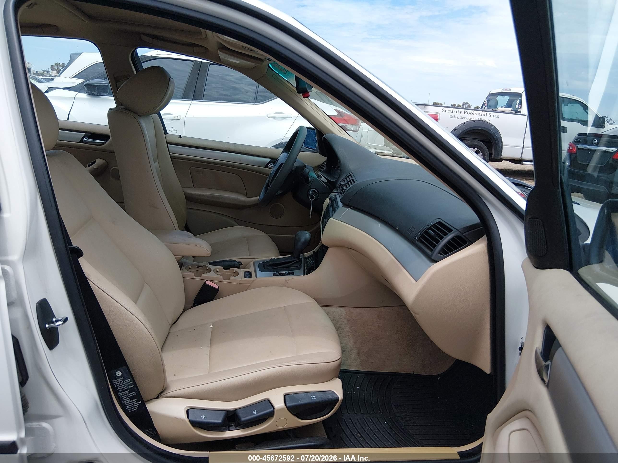 2004 Bmw 325i   White vin: WBAAZ33414KP89020