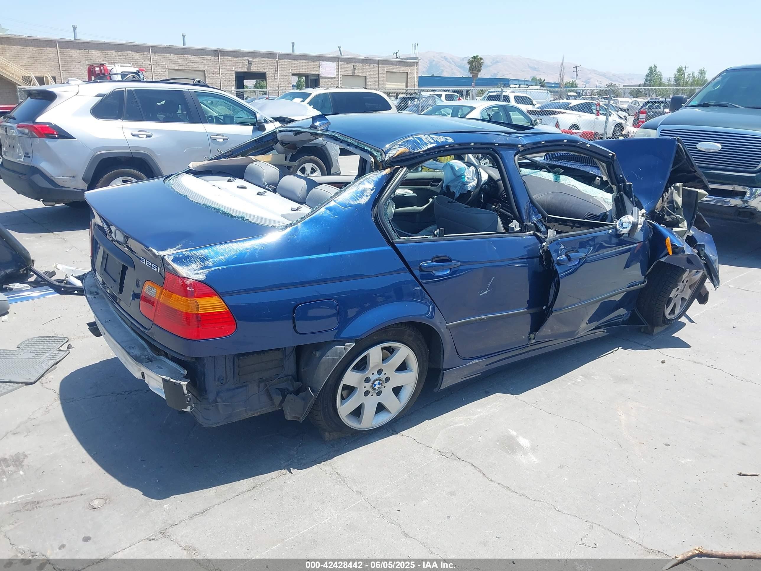 2005 Bmw 325i   Blue vin: WBAAZ33435KW77417