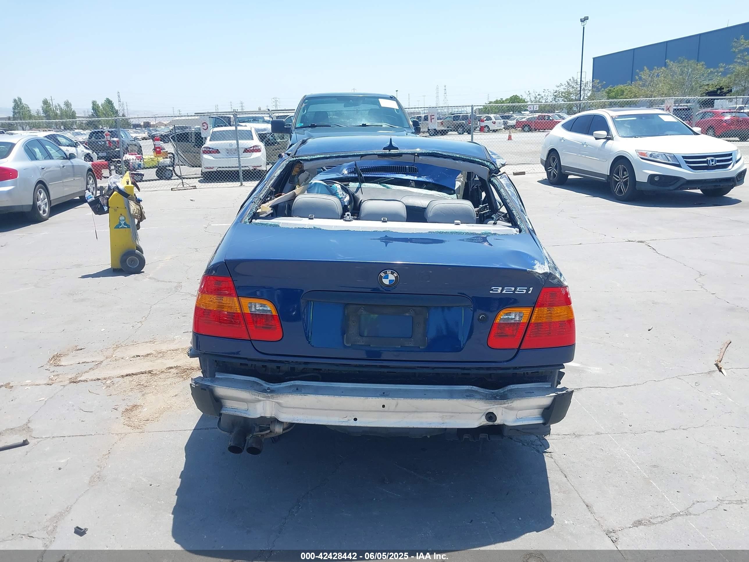 2005 Bmw 325i   Blue vin: WBAAZ33435KW77417