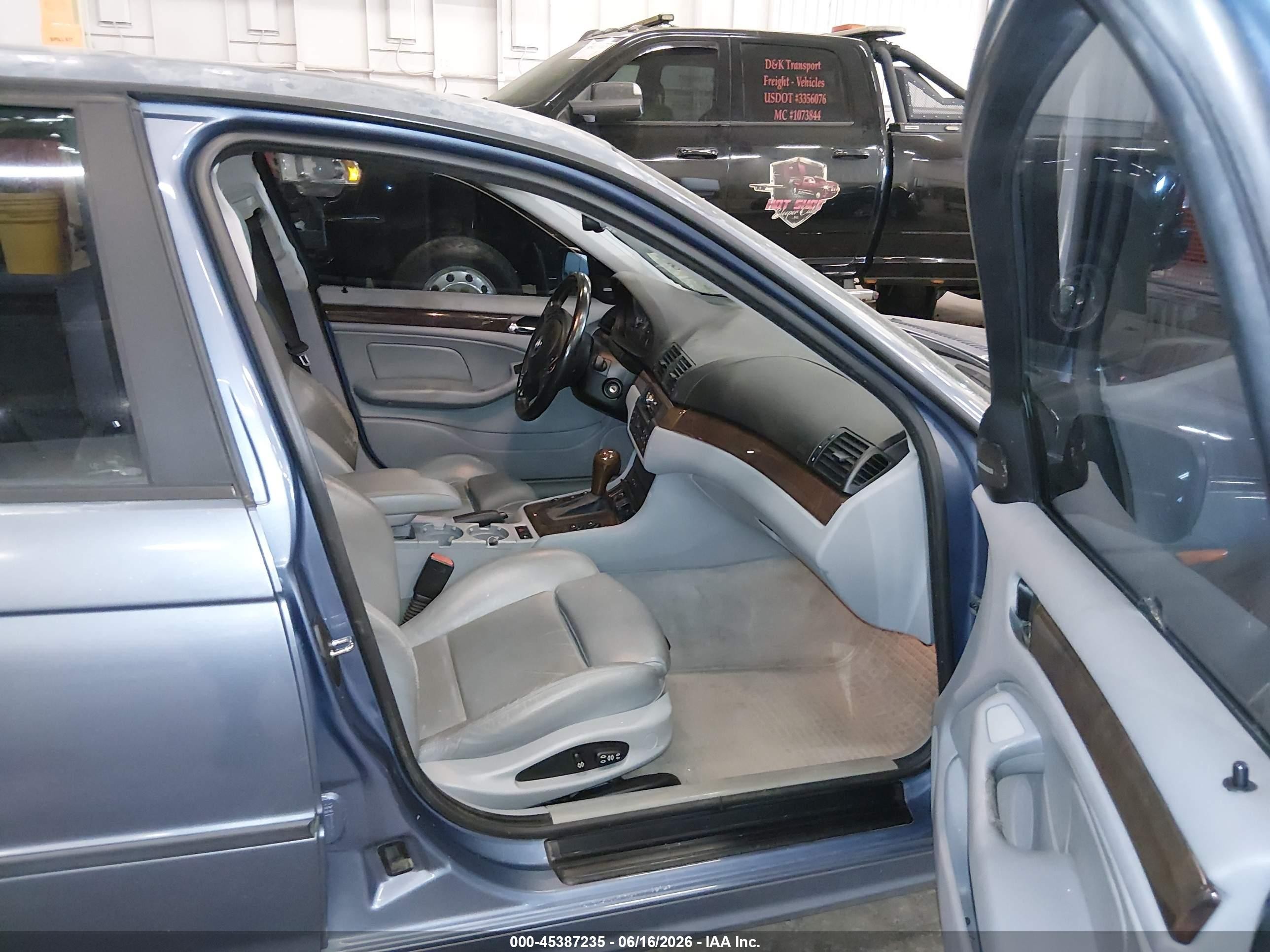2004 Bmw 325i   Blue vin: WBAAZ33464KP83004