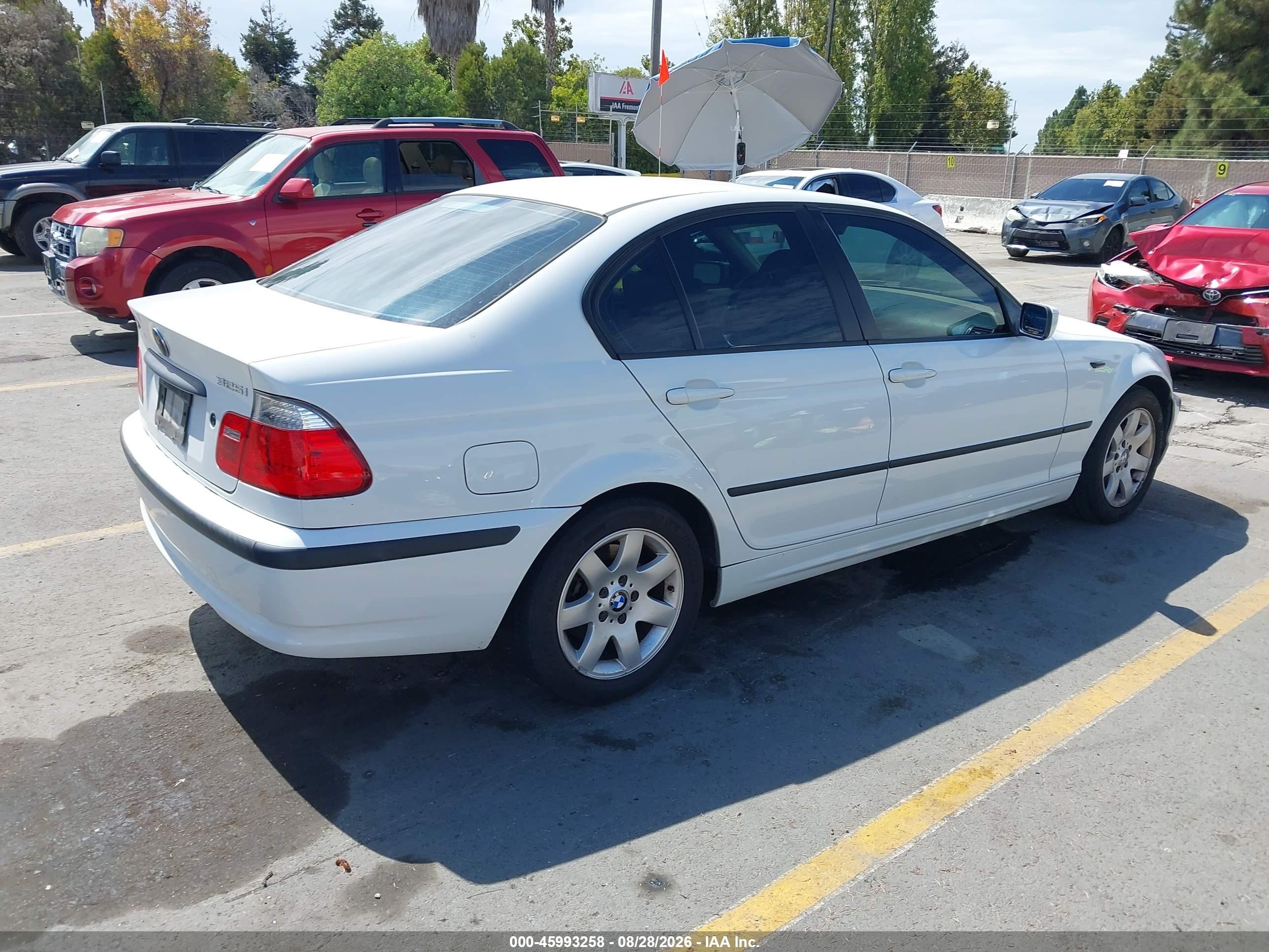 2005 Bmw 325i   White vin: WBAAZ33475KW76643
