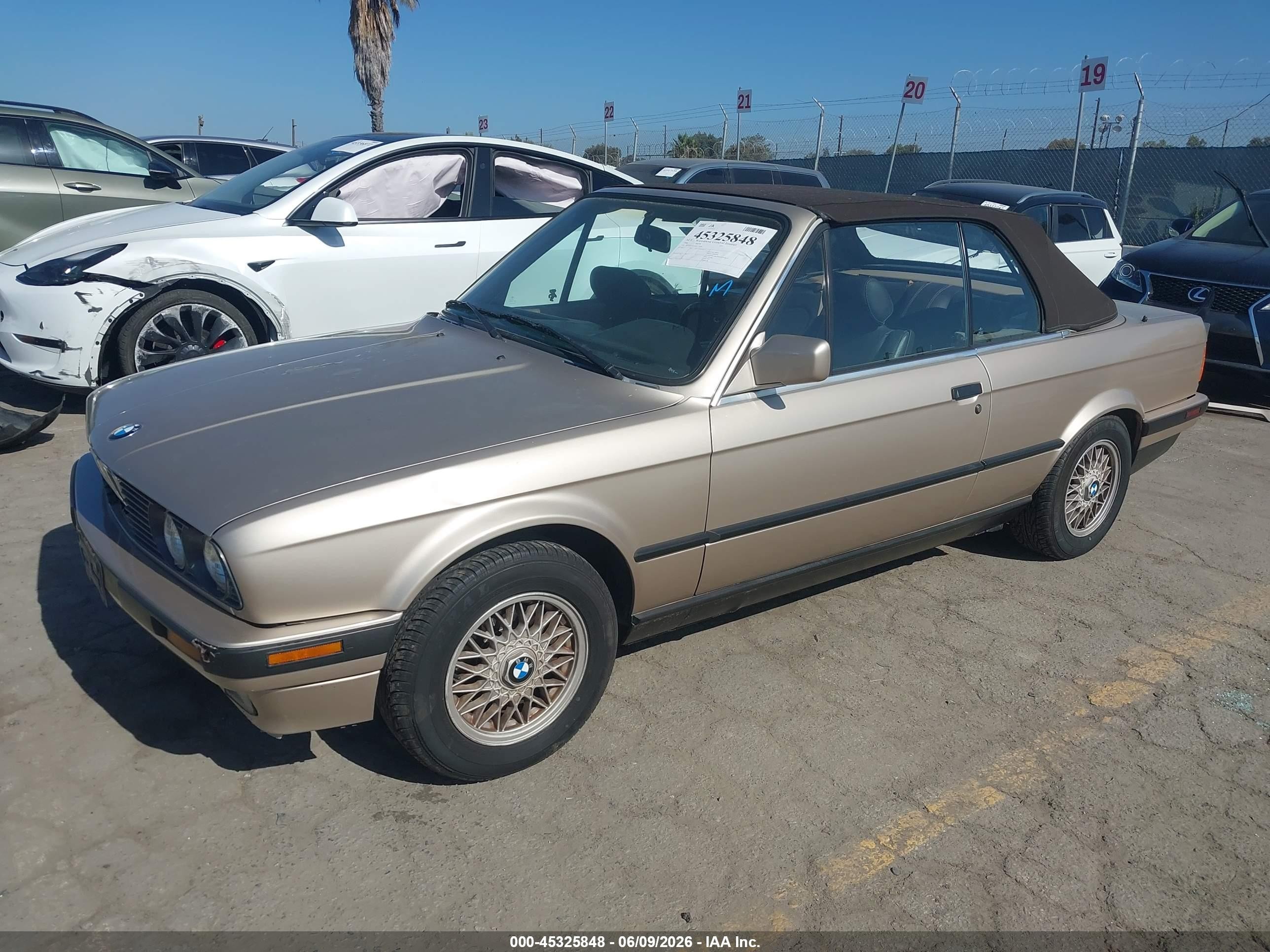1992 Bmw 325 Ic Automatic Золотой vin: WBABB2315NEC27634
