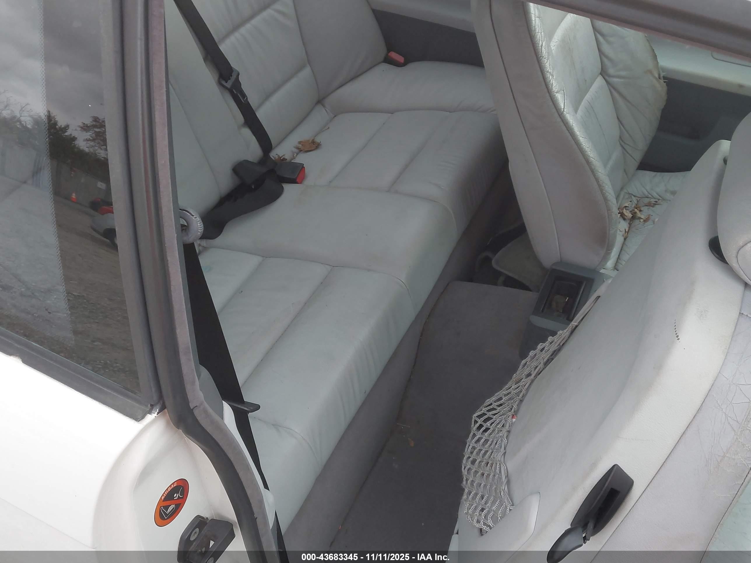 1998 Bmw 323is   White vin: WBABF7322WEH41453