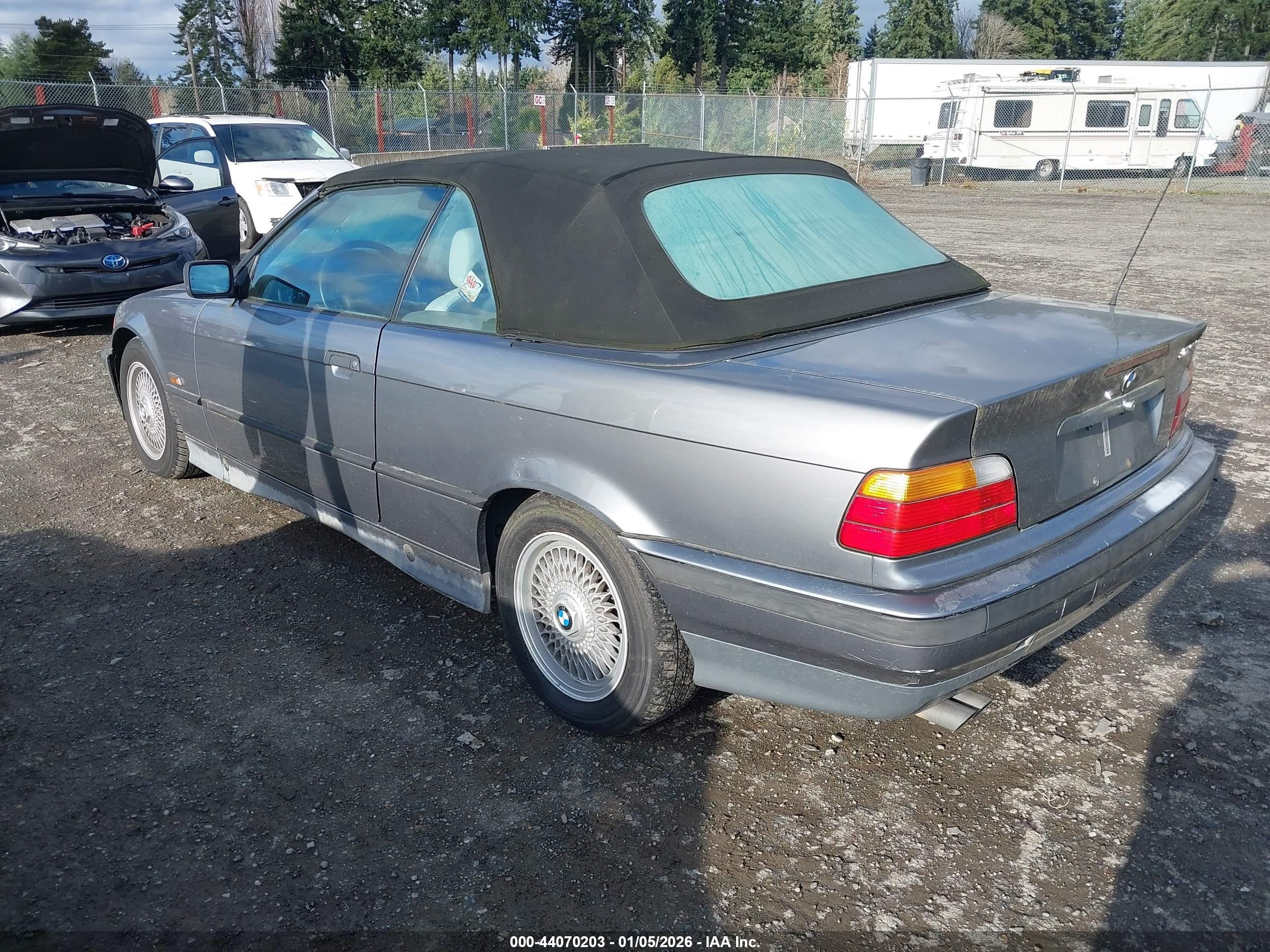 1995 Bmw 325 Ic Automatic Blue vin: WBABJ6329SJD41903