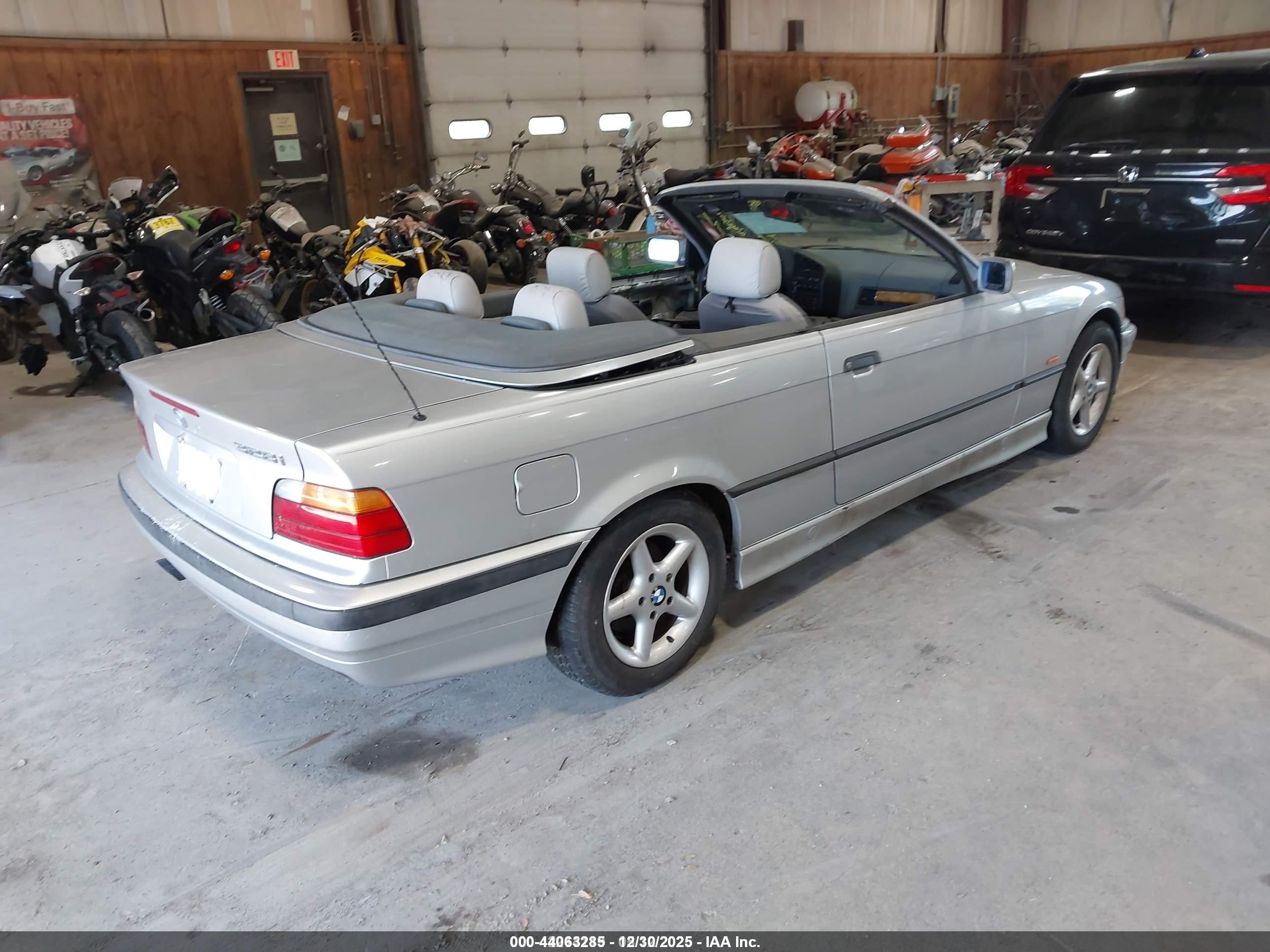 1998 Bmw 328ic   Silver vin: WBABK8339WEY89719