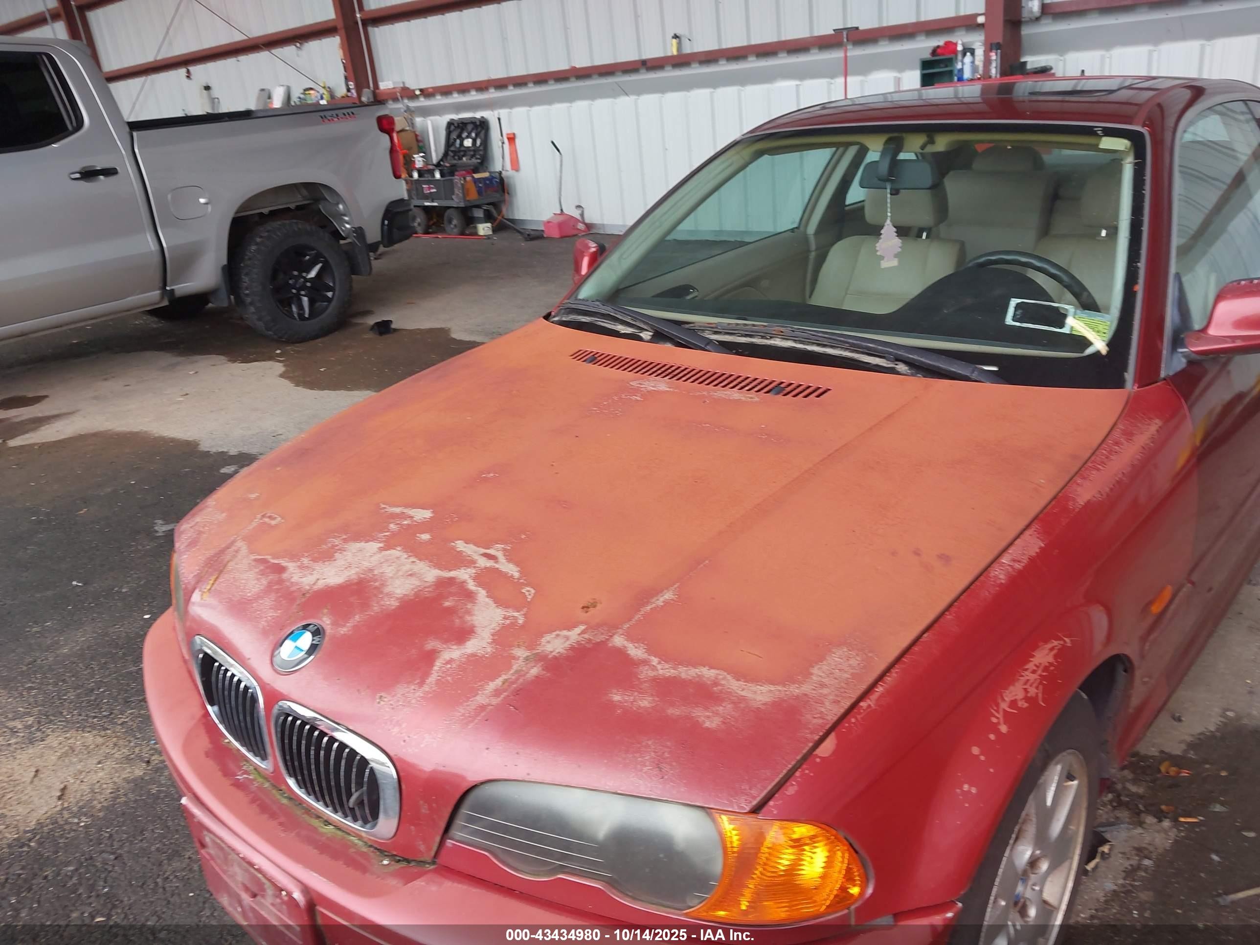2000 Bmw 323ci   Красный vin: WBABM3348YJN85216