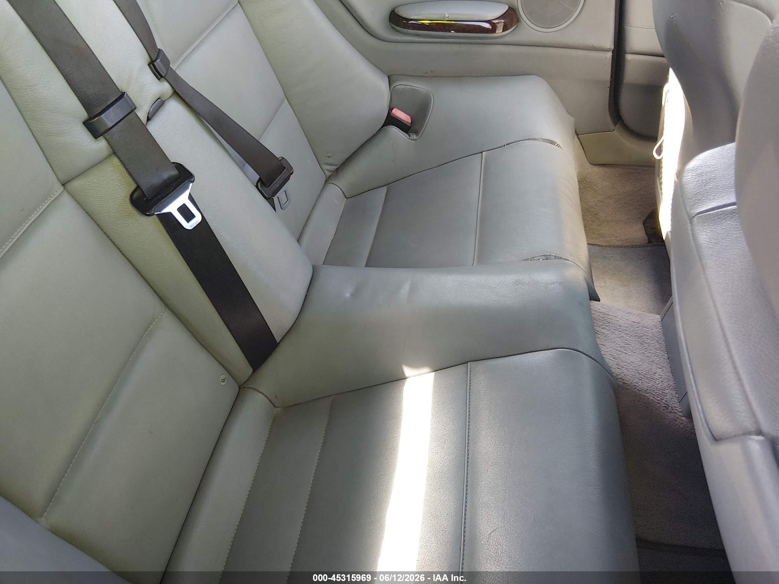 2006 Bmw 325ci   Silver vin: WBABW33416PX87402