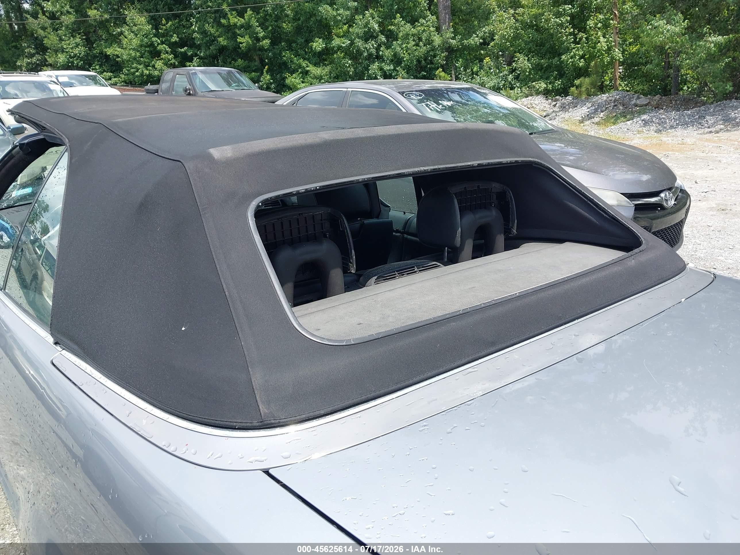 2005 Bmw 330ci   Silver vin: WBABW53405PL52915