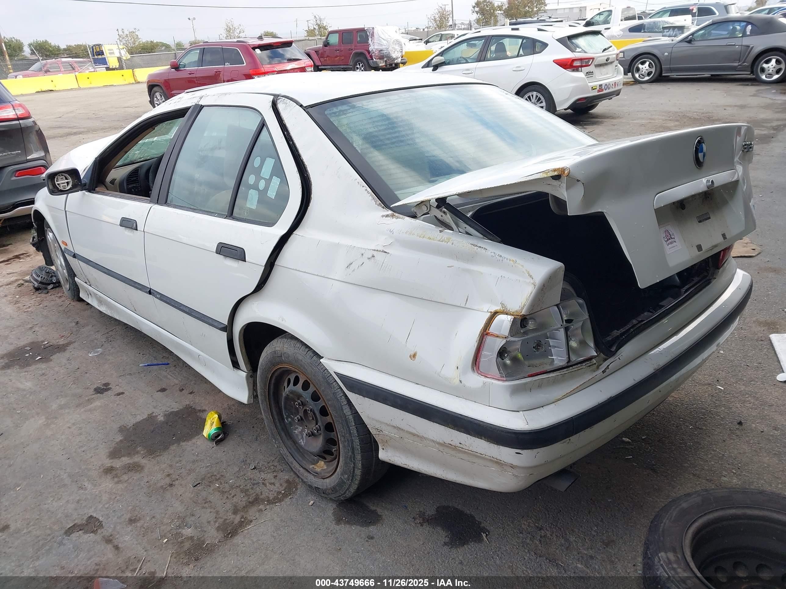 1998 Bmw 318i   White vin: WBACC0324WEK27301